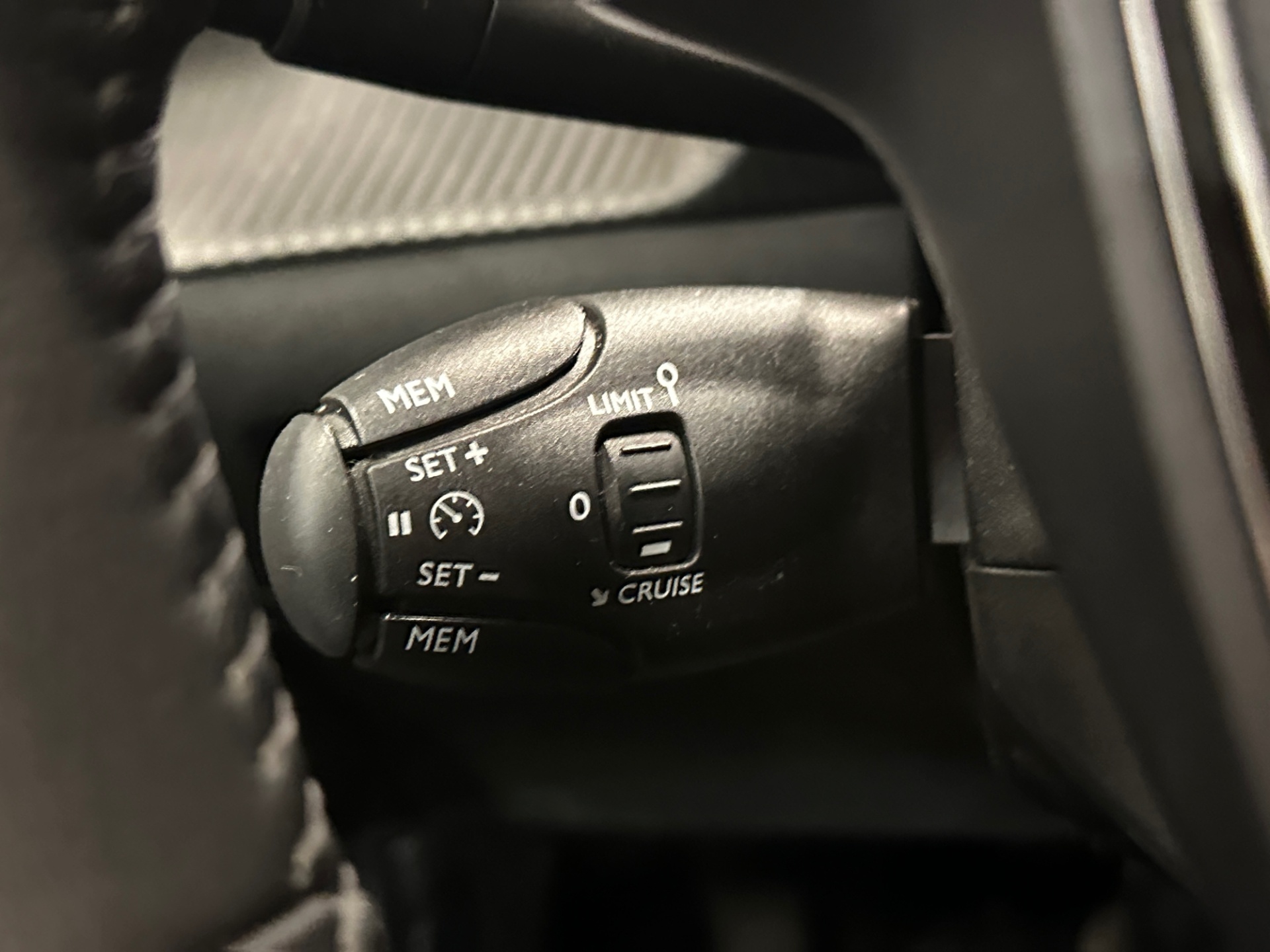 Peugeot e-2008 2023
