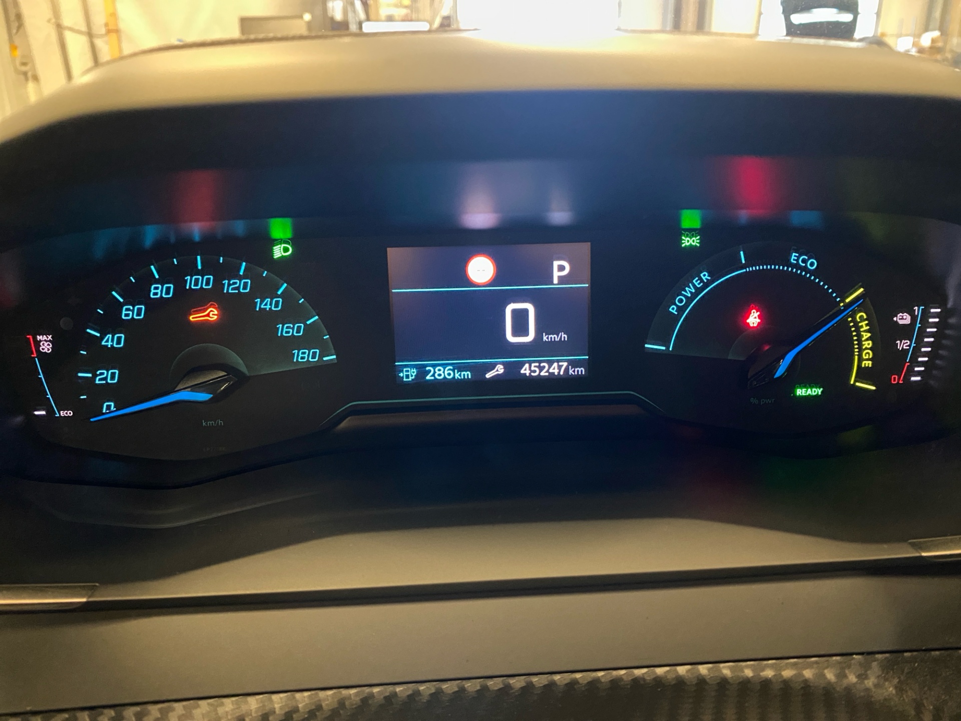 Peugeot e-2008 2023