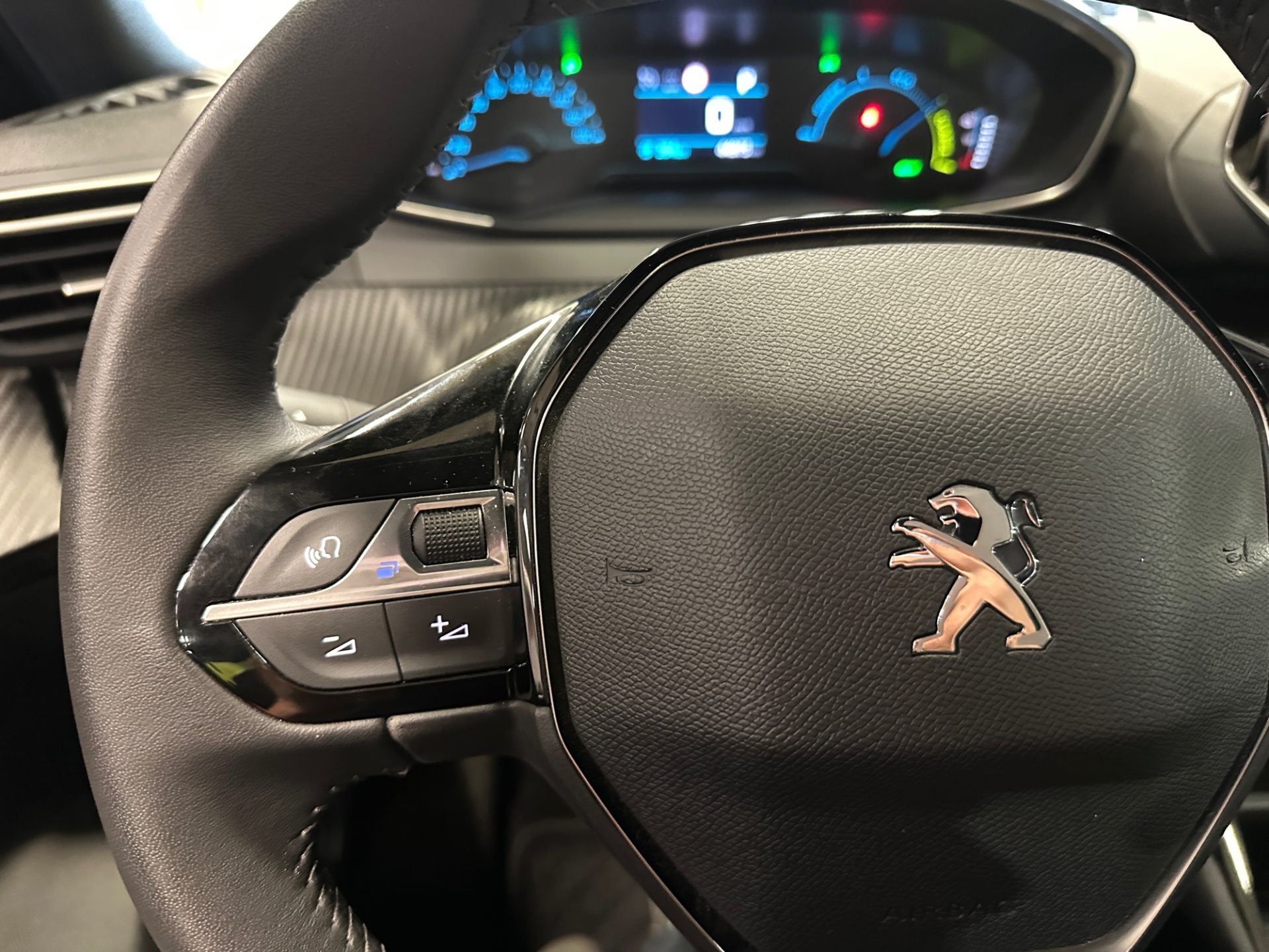 Peugeot e-2008 2023