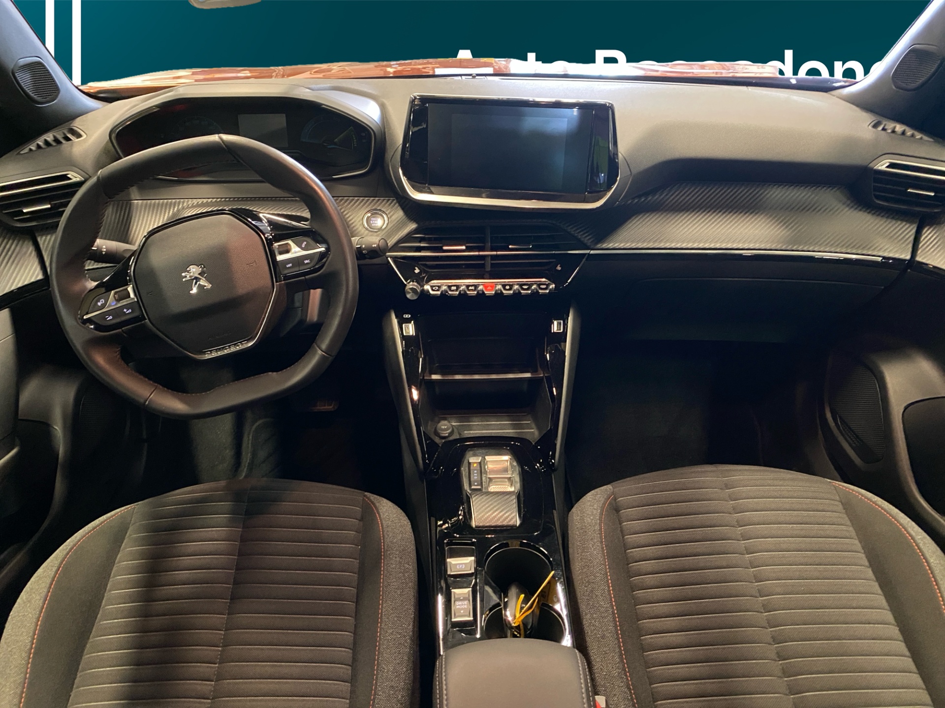 PEUGEOT e-2008 2023