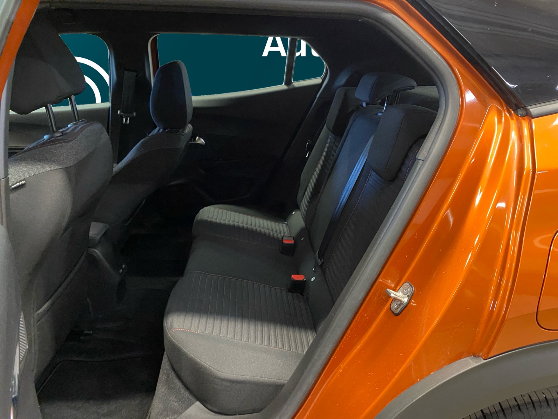 PEUGEOT e-2008 2023