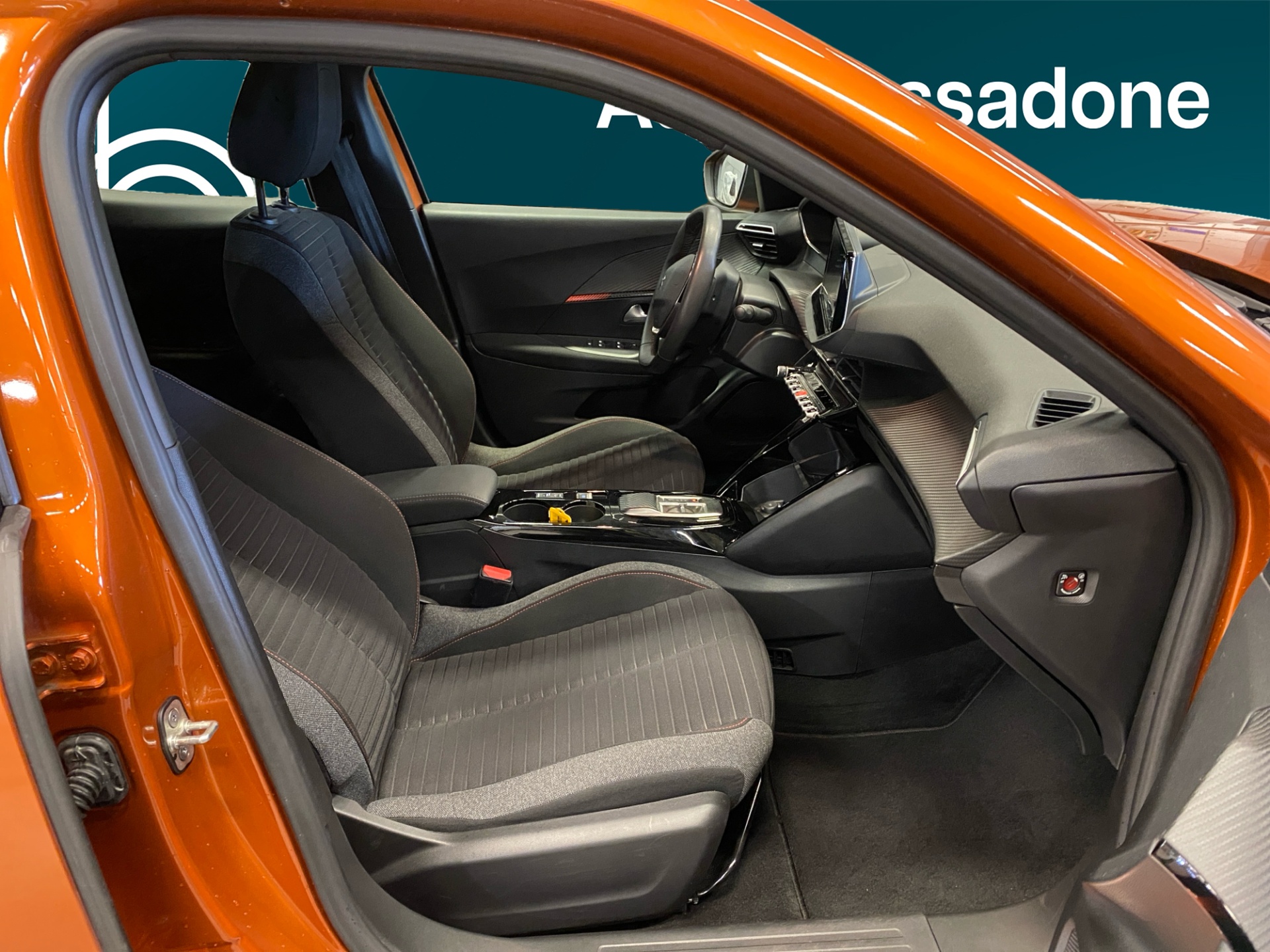 PEUGEOT e-2008 2023