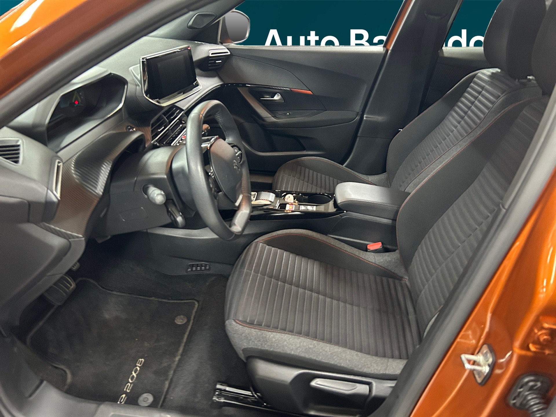 PEUGEOT e-2008 2023