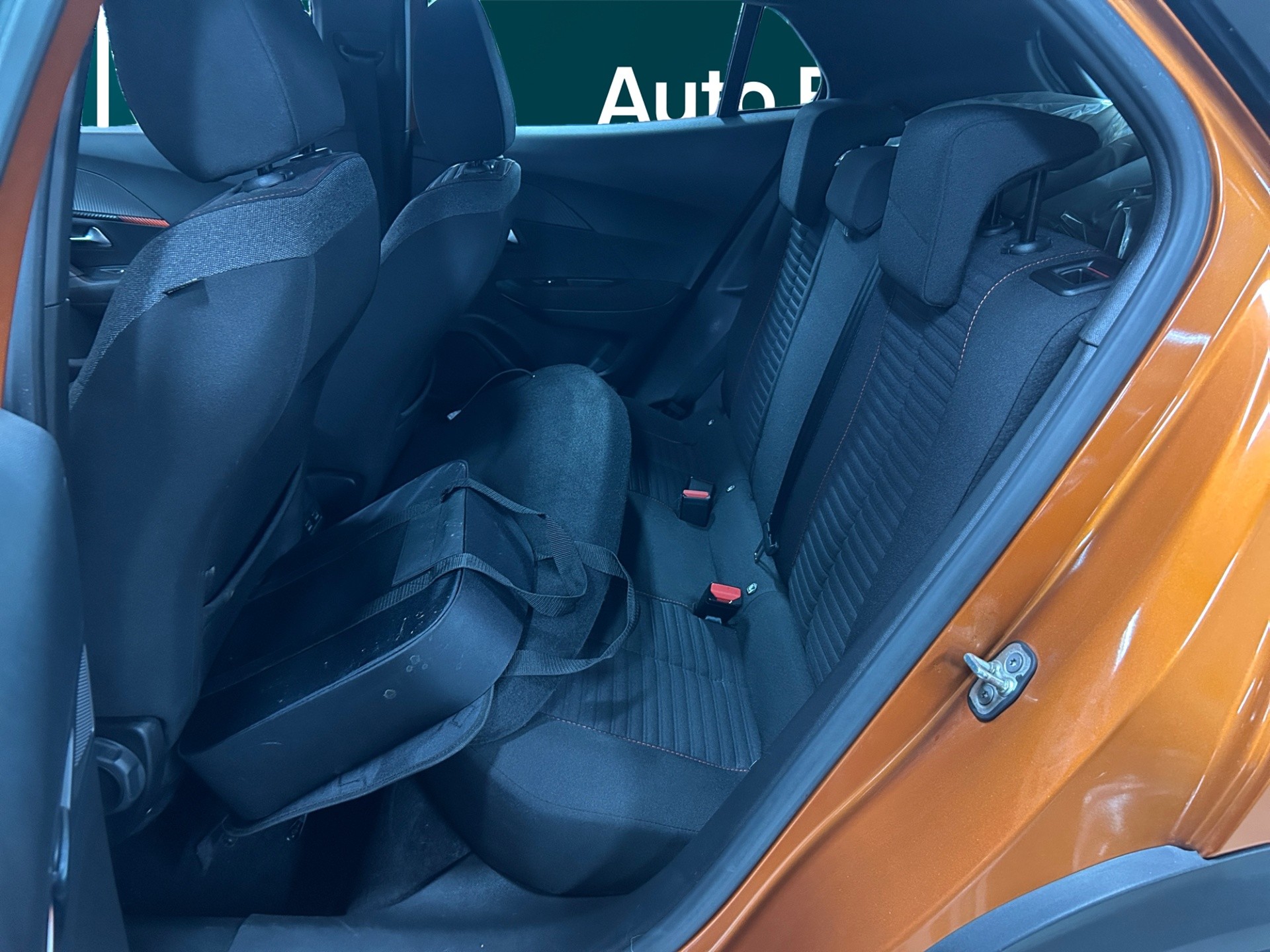 PEUGEOT e-2008 2023