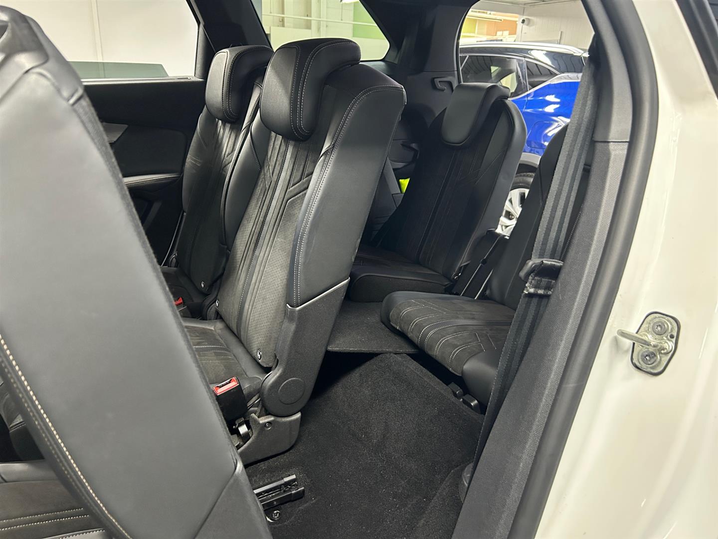 PEUGEOT 5008 2021