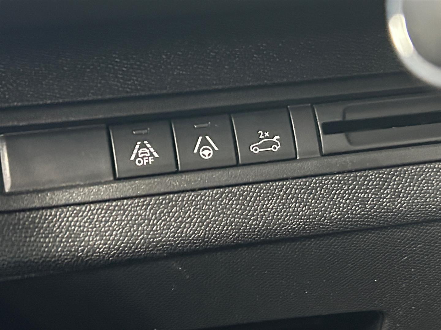 PEUGEOT 5008 2021