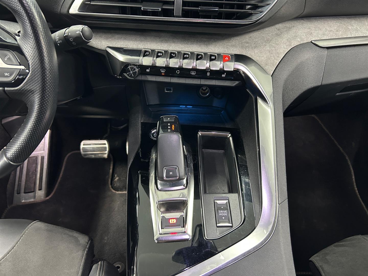 PEUGEOT 5008 2021