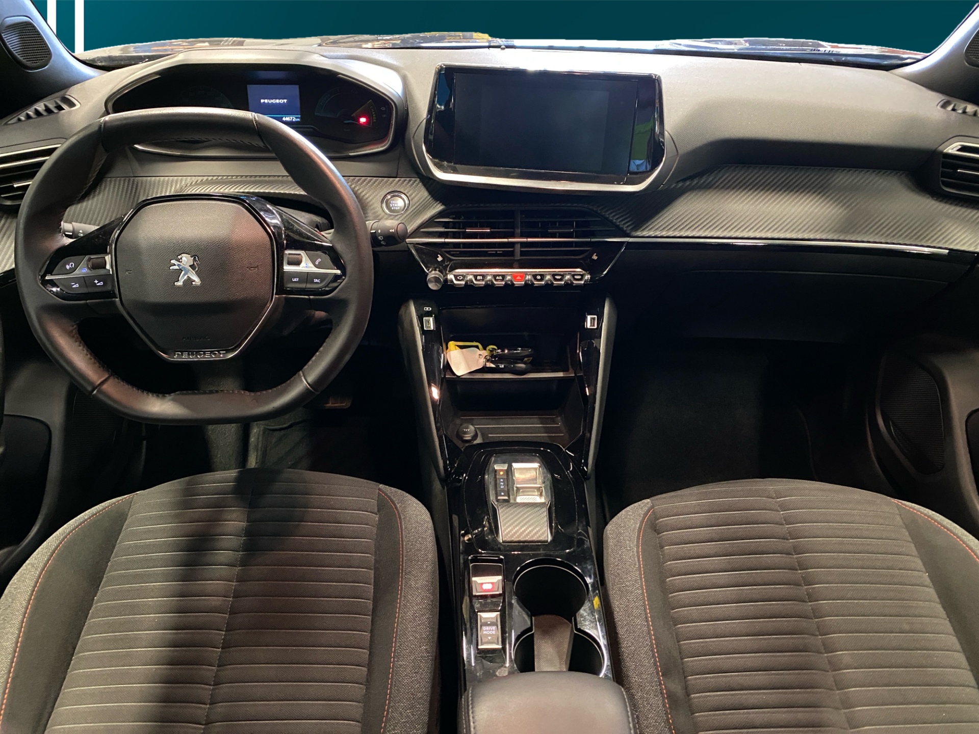 PEUGEOT e-2008 2023