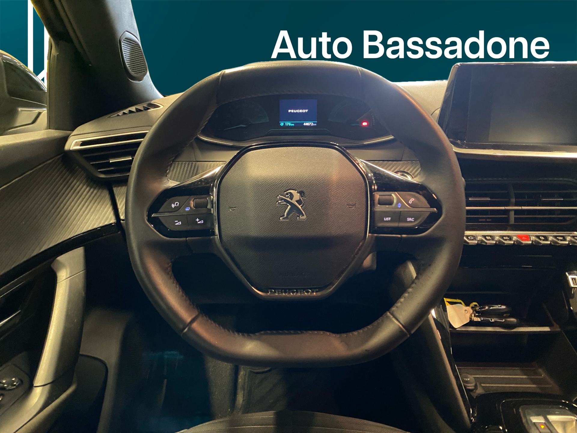 PEUGEOT e-2008 2023