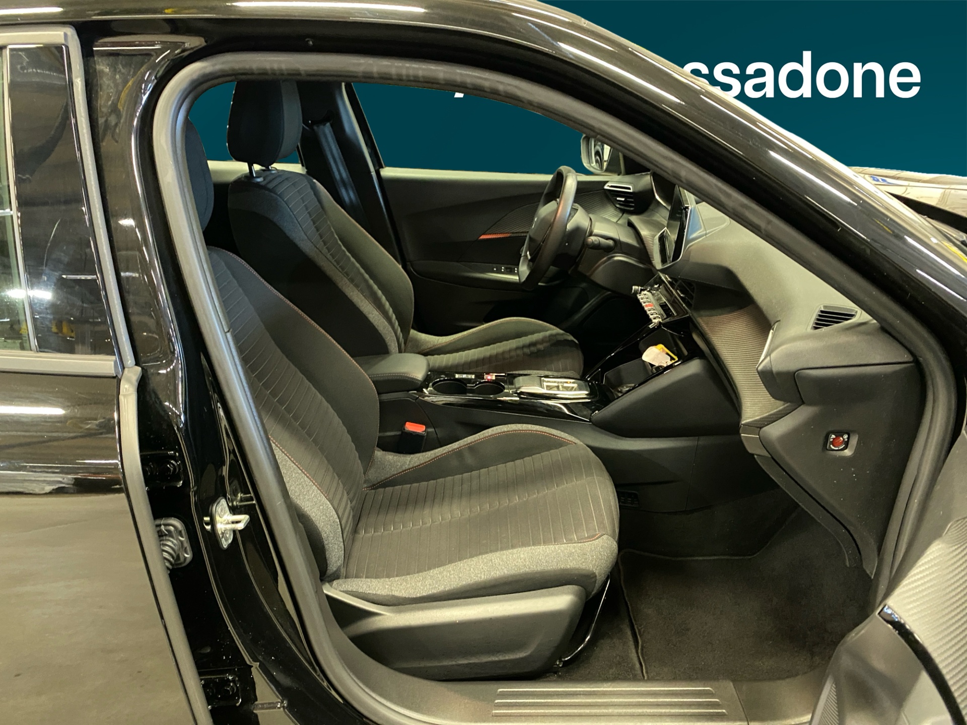 PEUGEOT e-2008 2023
