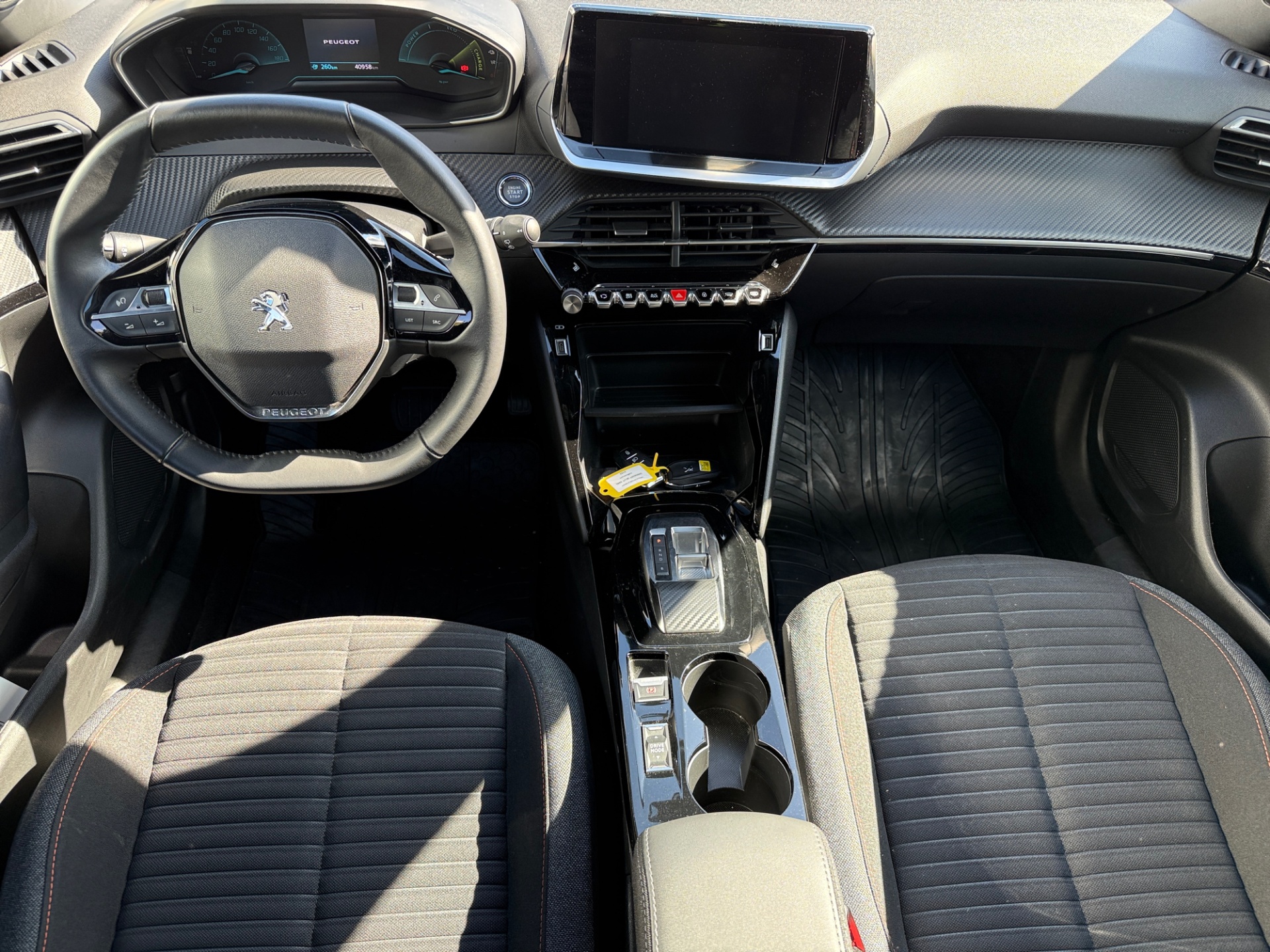 PEUGEOT e-2008 2023