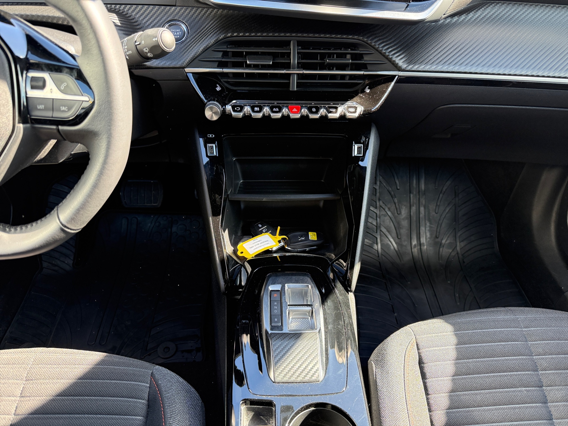 PEUGEOT e-2008 2023