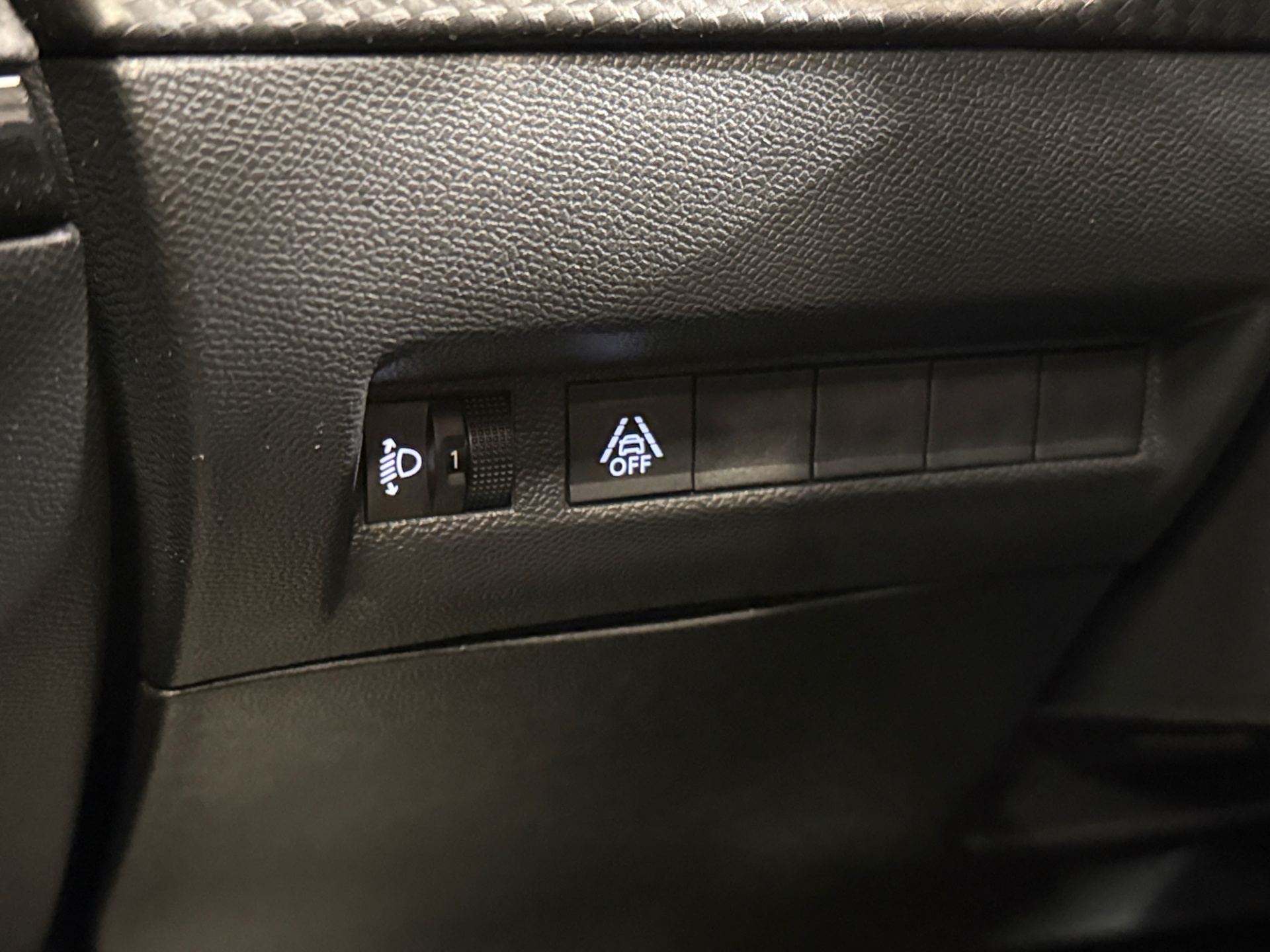 PEUGEOT e-2008 2023