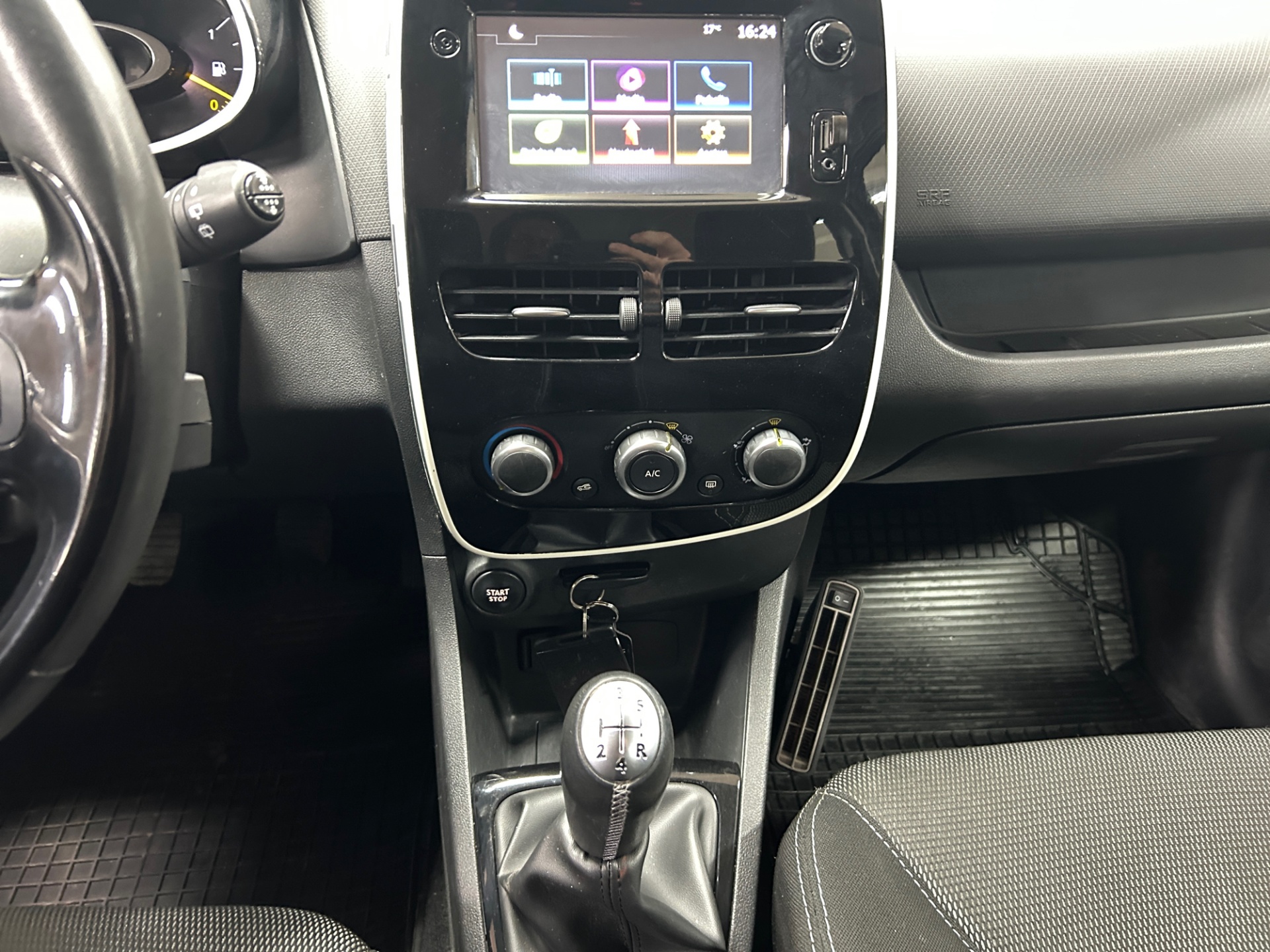 RENAULT Clio 2016