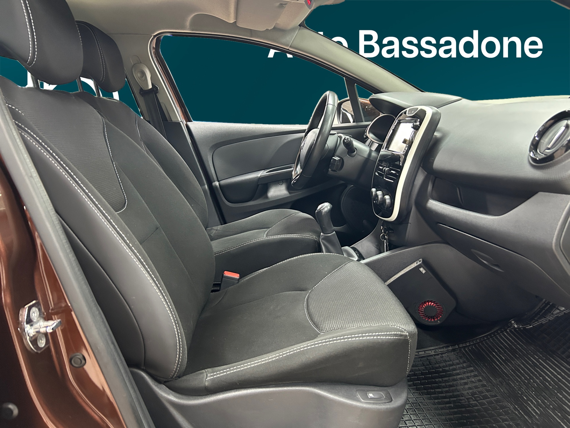RENAULT Clio 2016