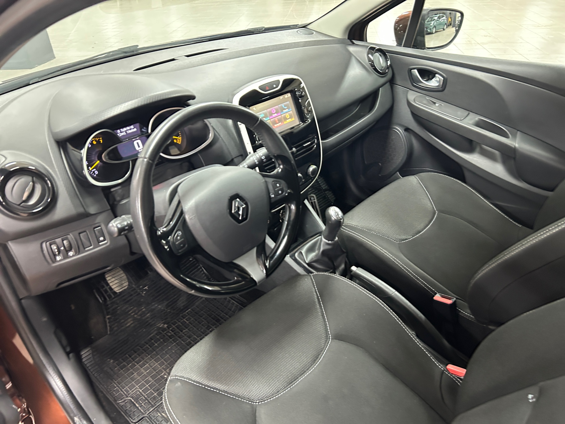 RENAULT Clio 2016