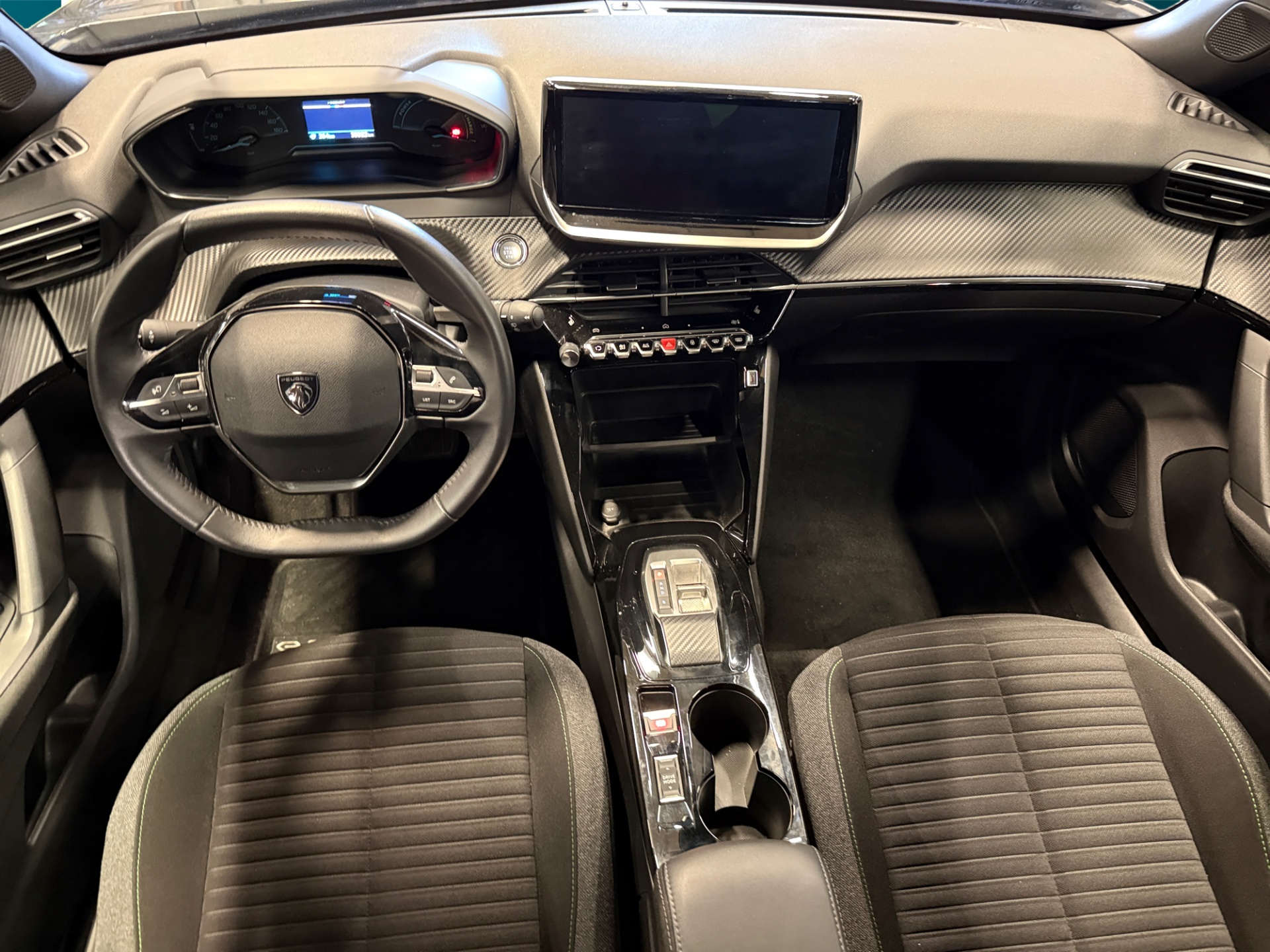 PEUGEOT e-2008 2023