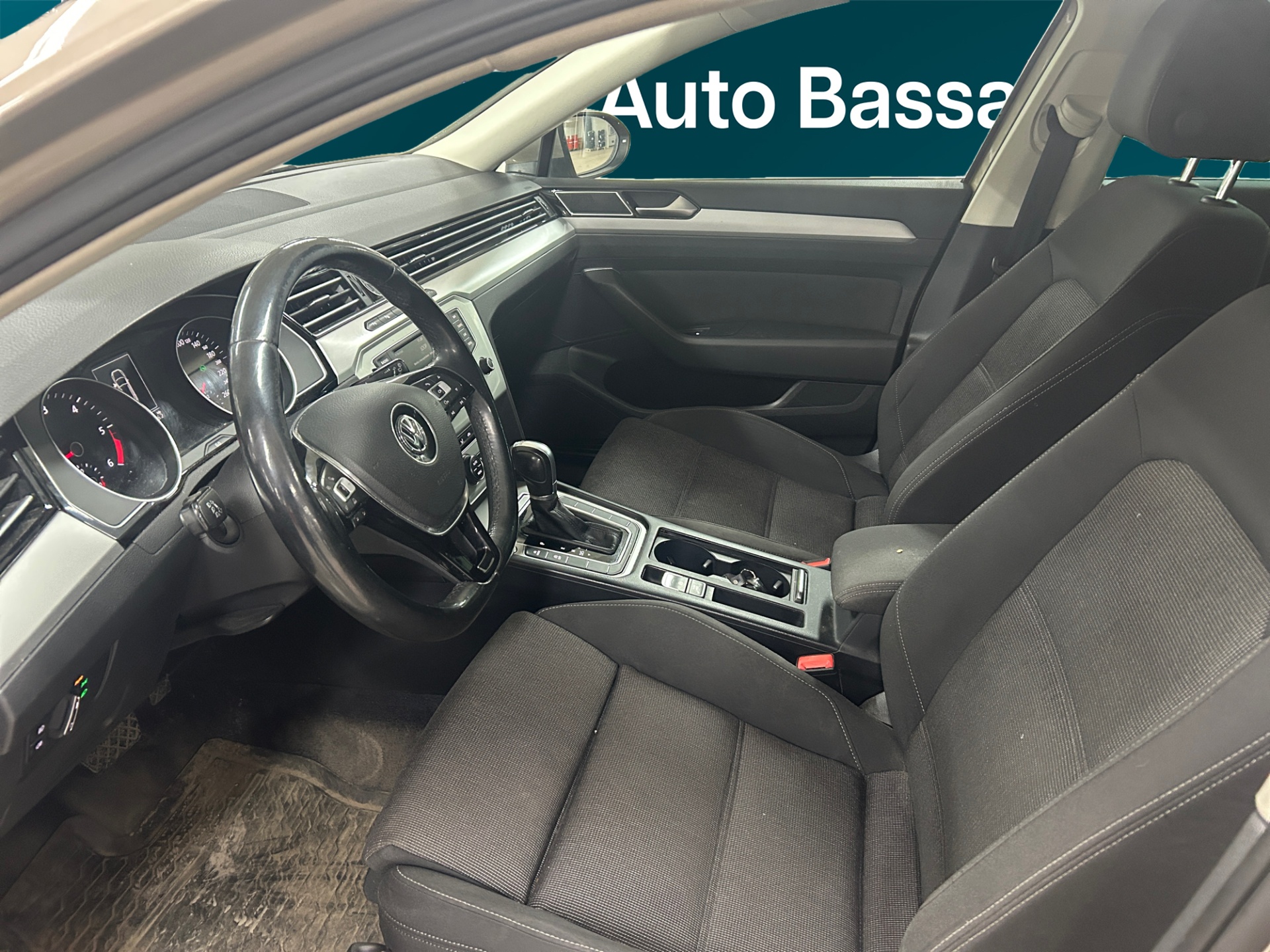 VOLKSWAGEN Passat 2016
