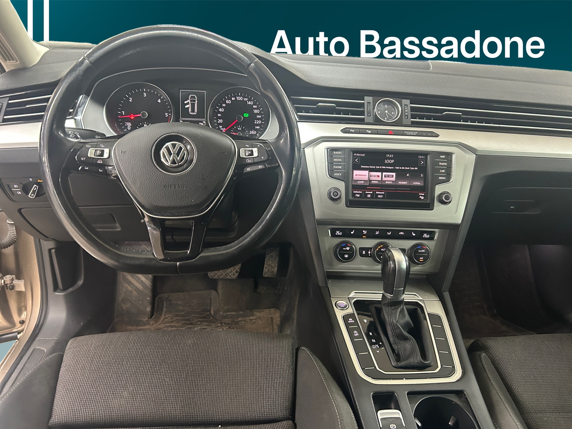 VOLKSWAGEN Passat 2016