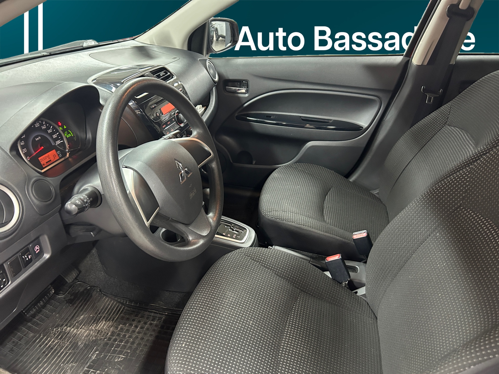 MITSUBISHI Space Star 2015