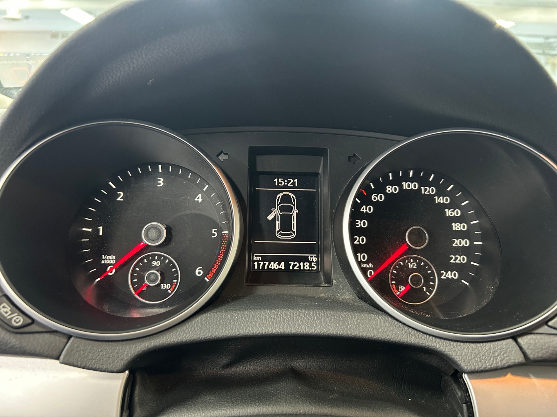 VOLKSWAGEN Golf 2012