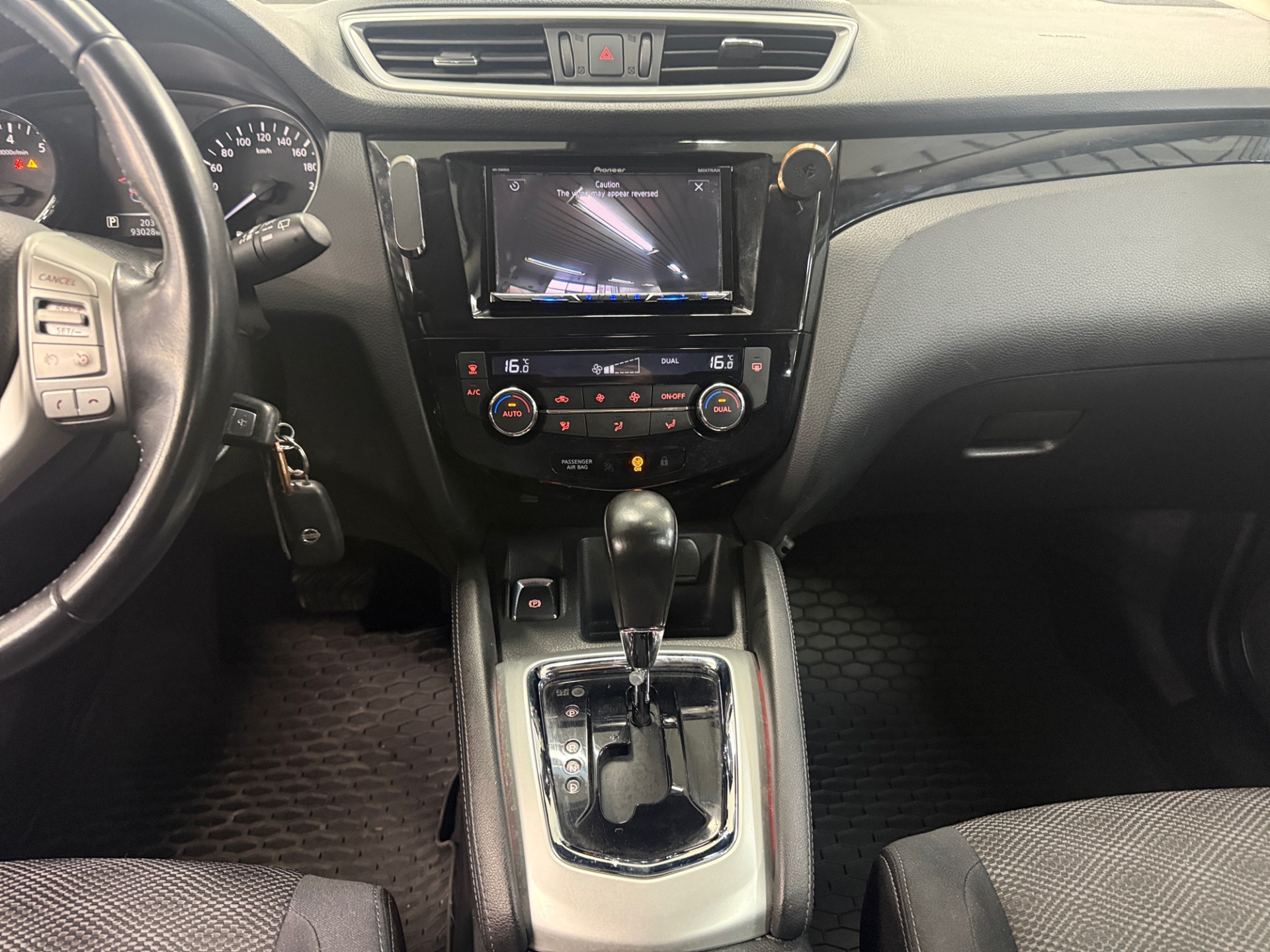 NISSAN Qashqai 2015