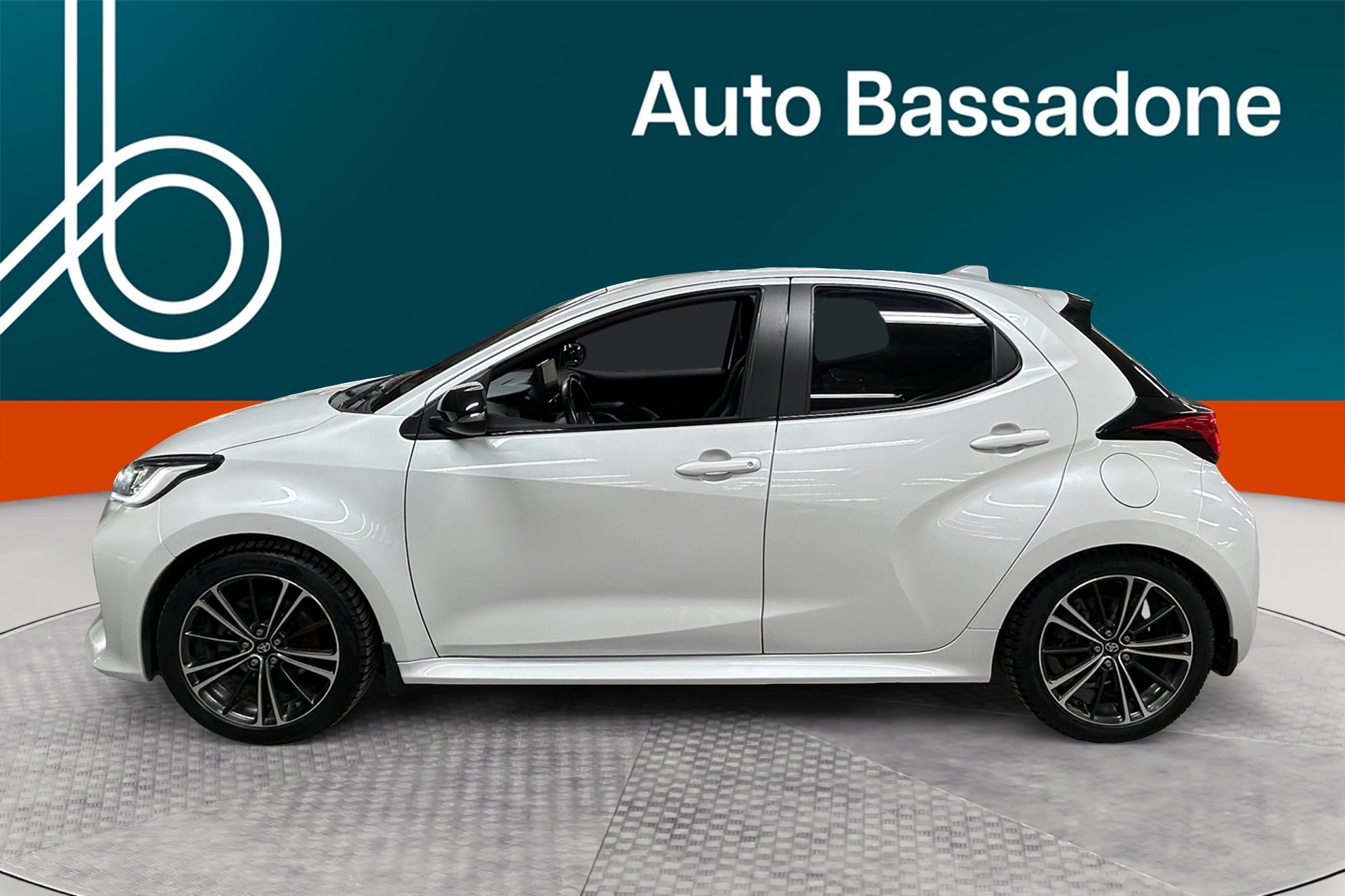 TOYOTA Yaris 2023