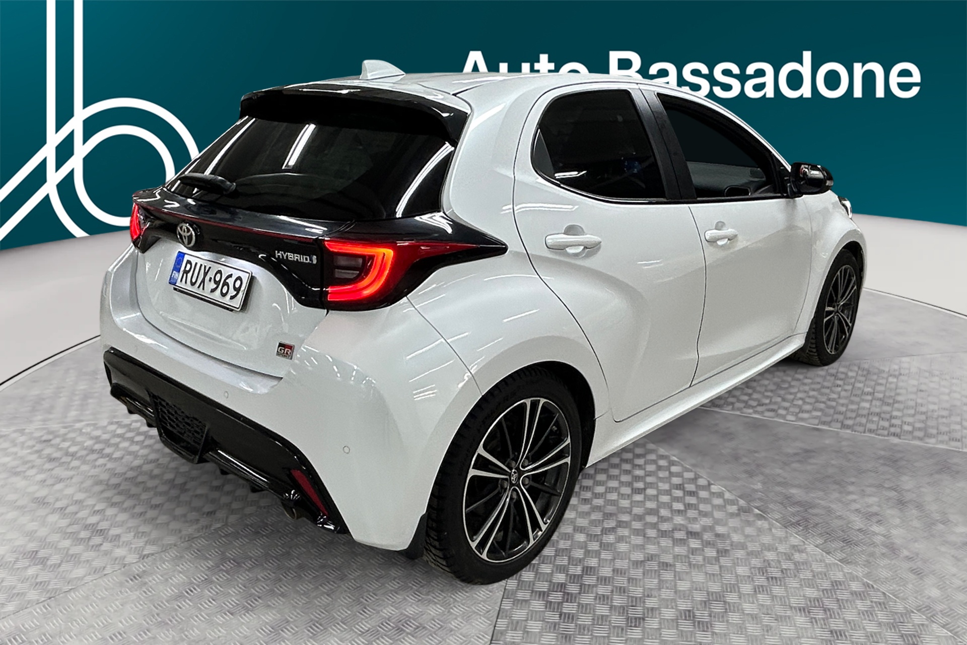 TOYOTA Yaris 2023