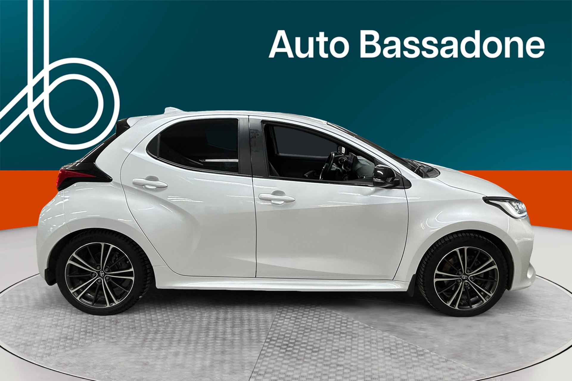 TOYOTA Yaris 2023