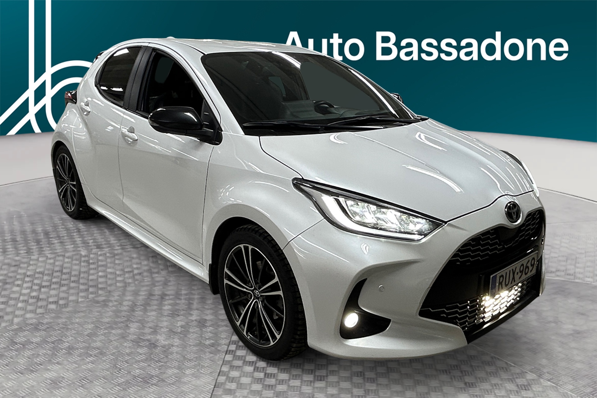 TOYOTA Yaris 2023
