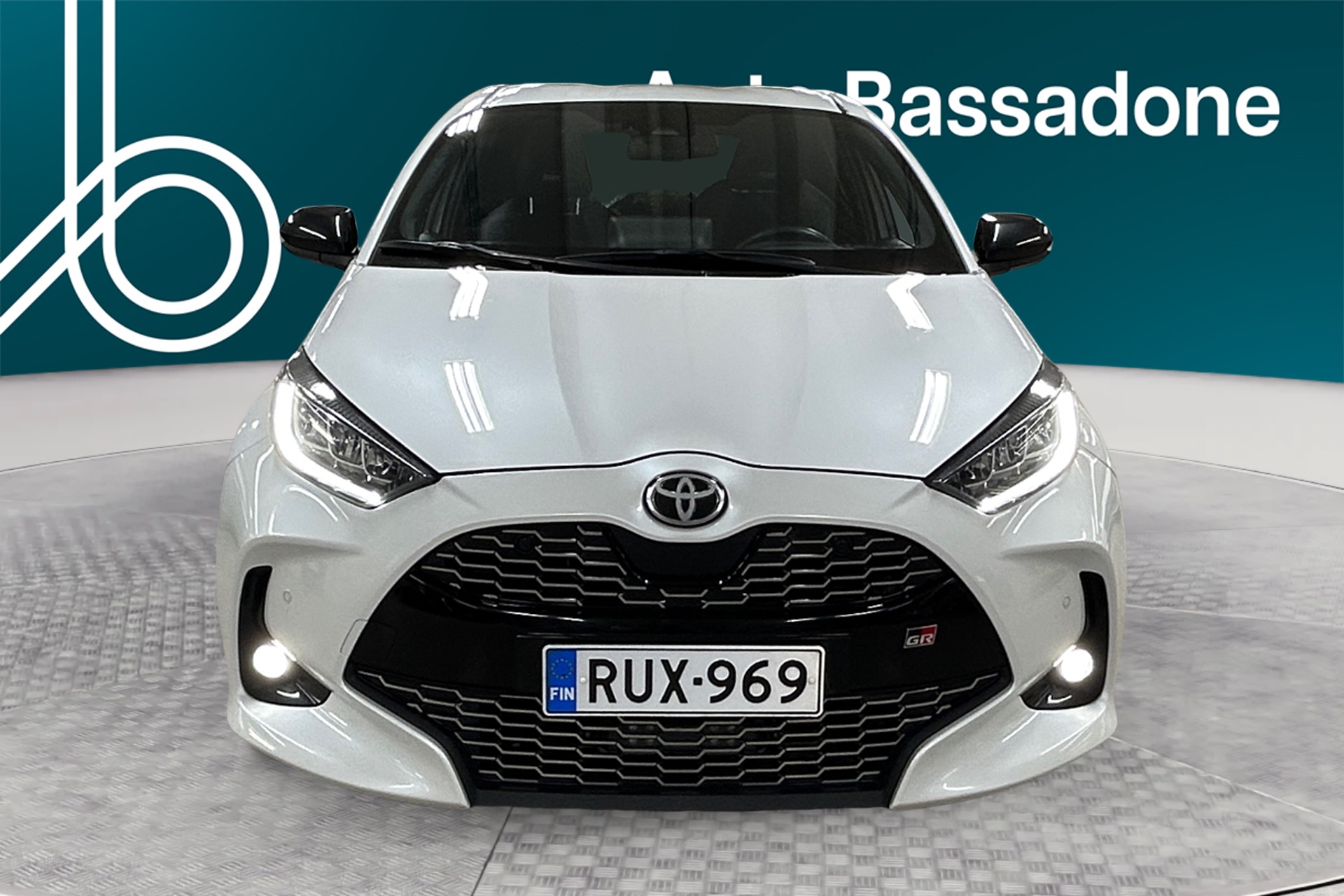 TOYOTA Yaris 2023