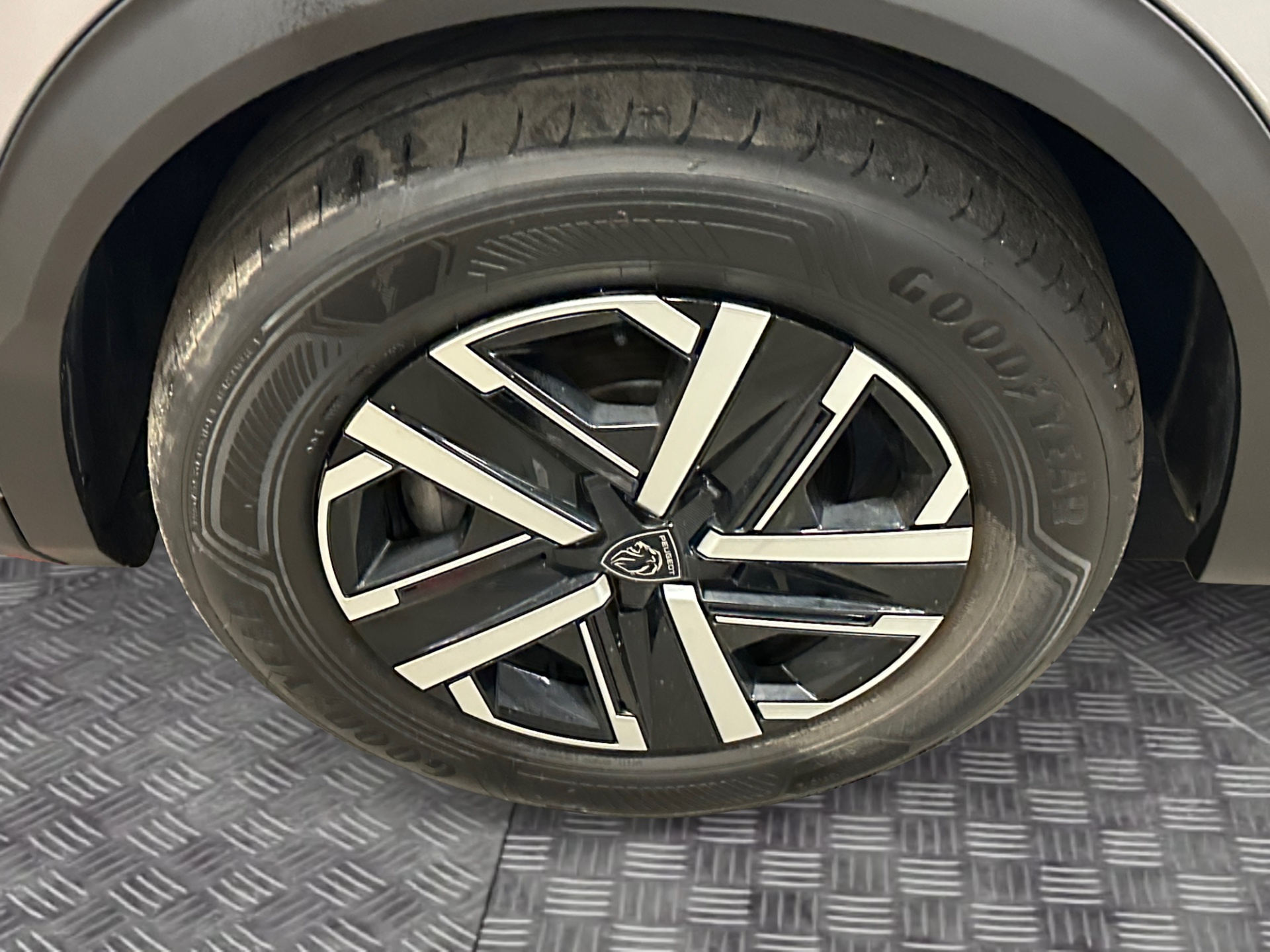 Peugeot e-2008 2023