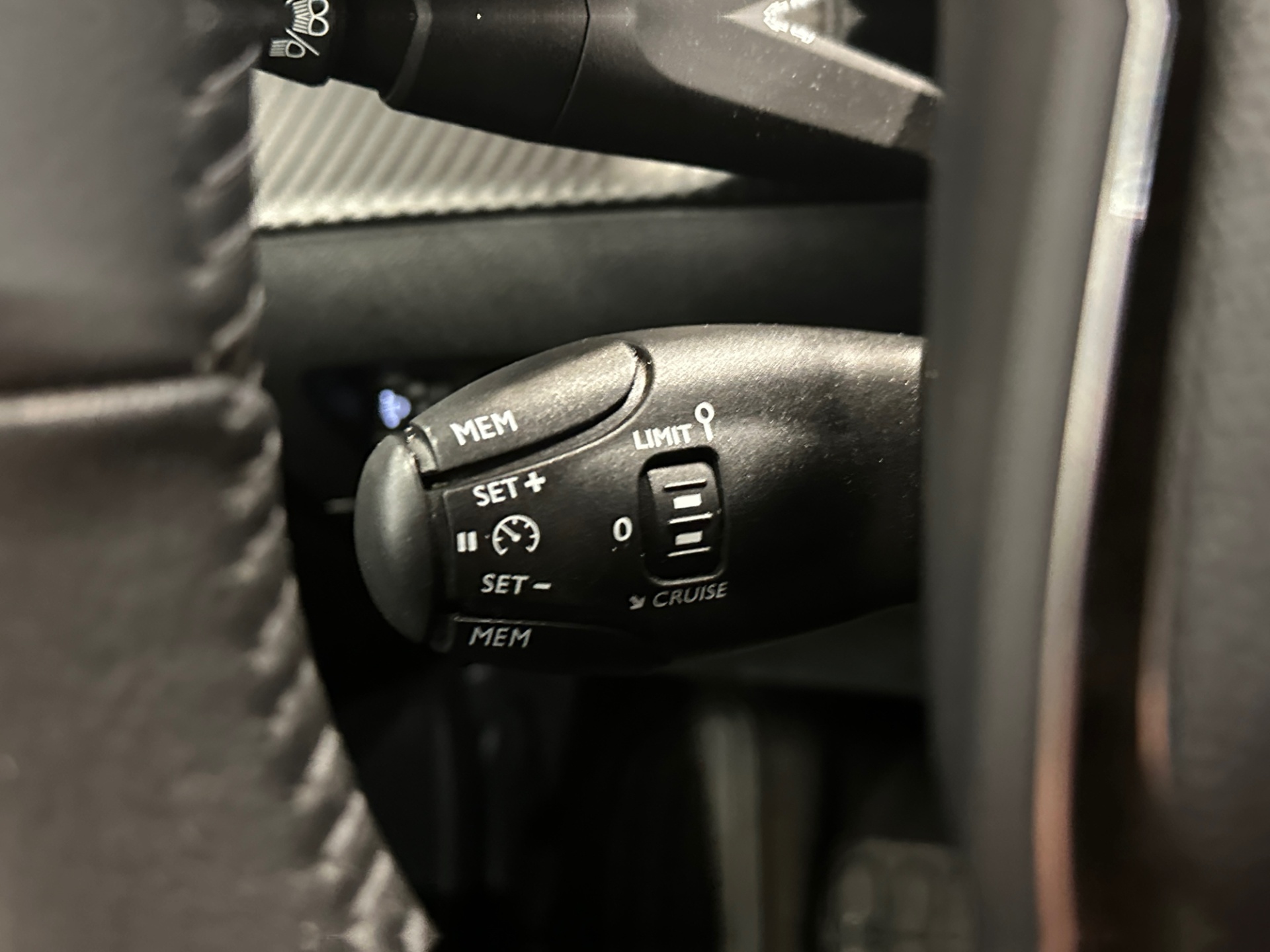Peugeot e-2008 2023