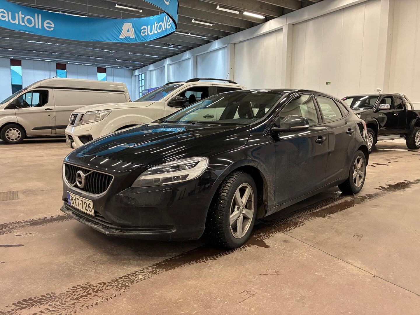 VOLVO V40 2019