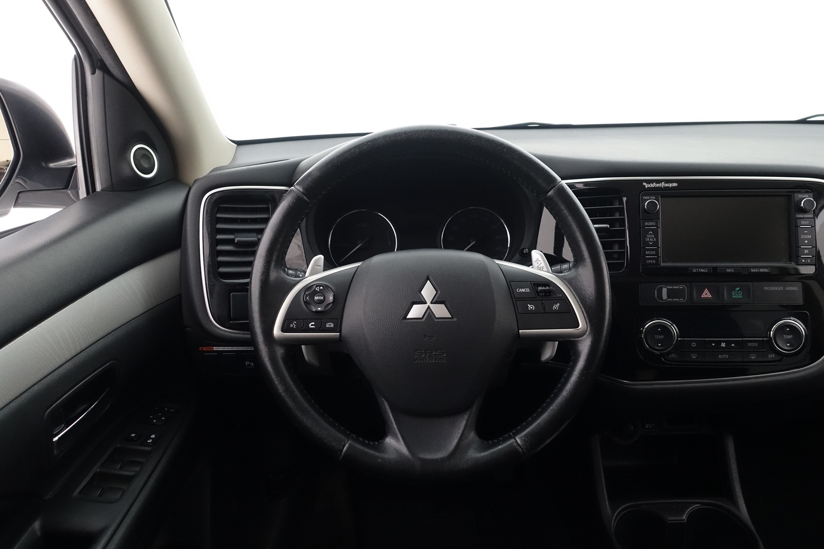 MITSUBISHI Outlander PHEV 2015