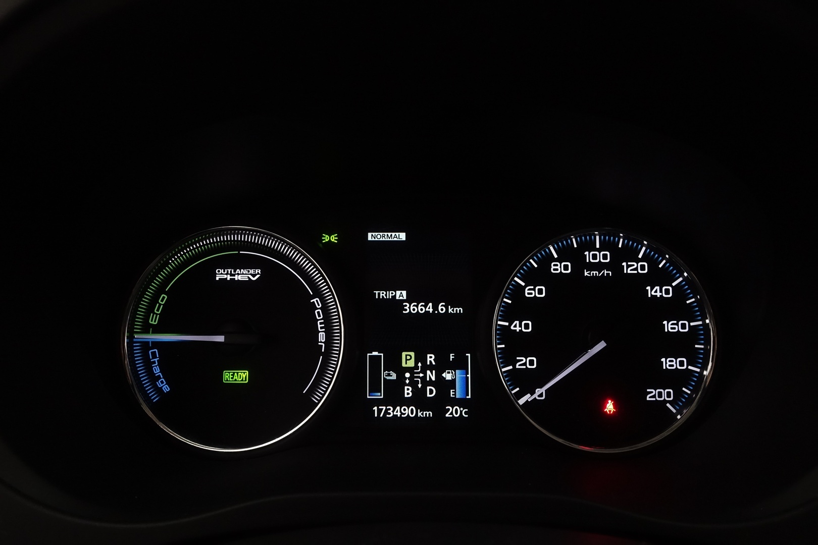 MITSUBISHI Outlander PHEV 2015