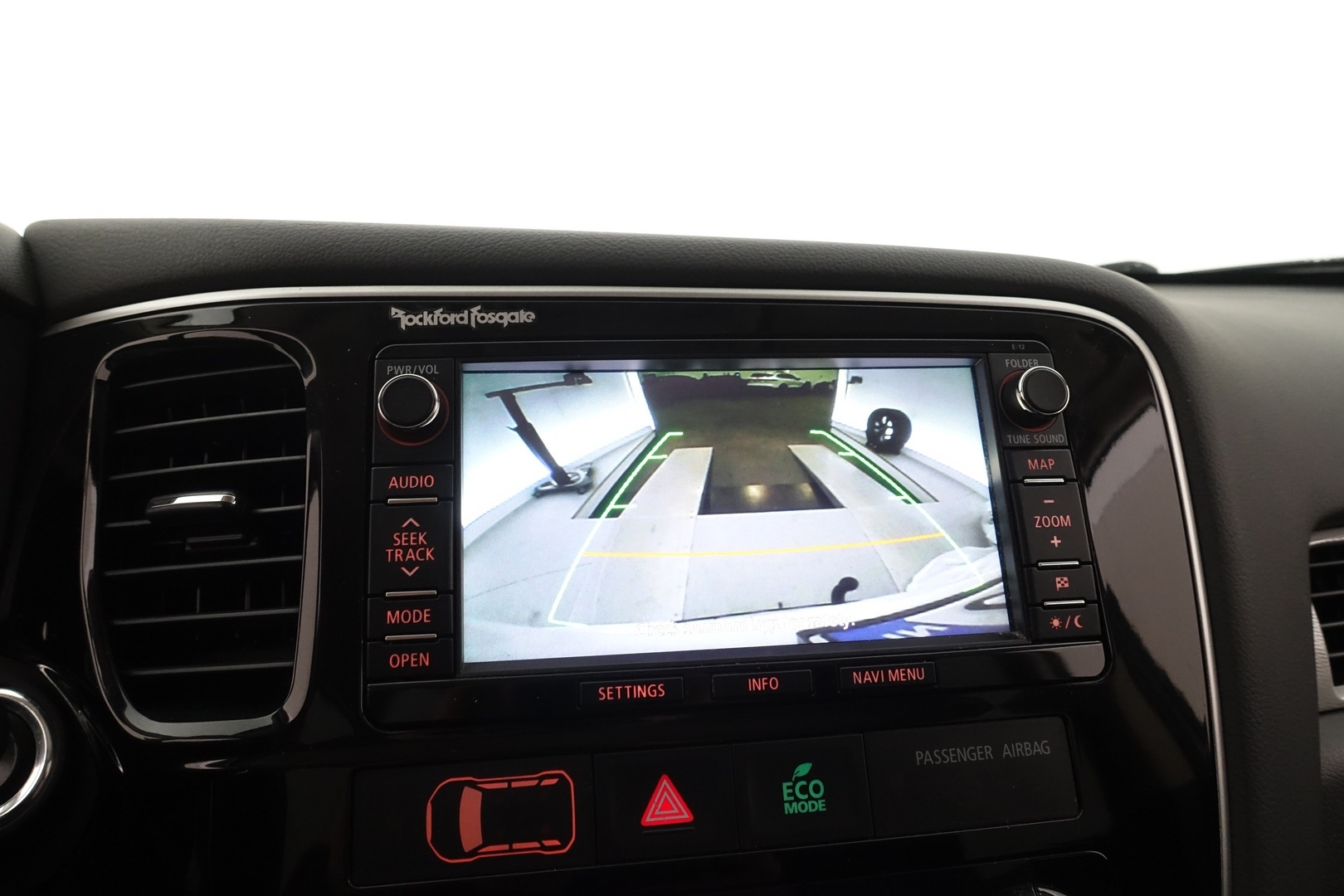 MITSUBISHI Outlander PHEV 2015