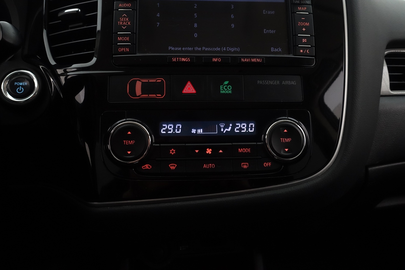 MITSUBISHI Outlander PHEV 2015