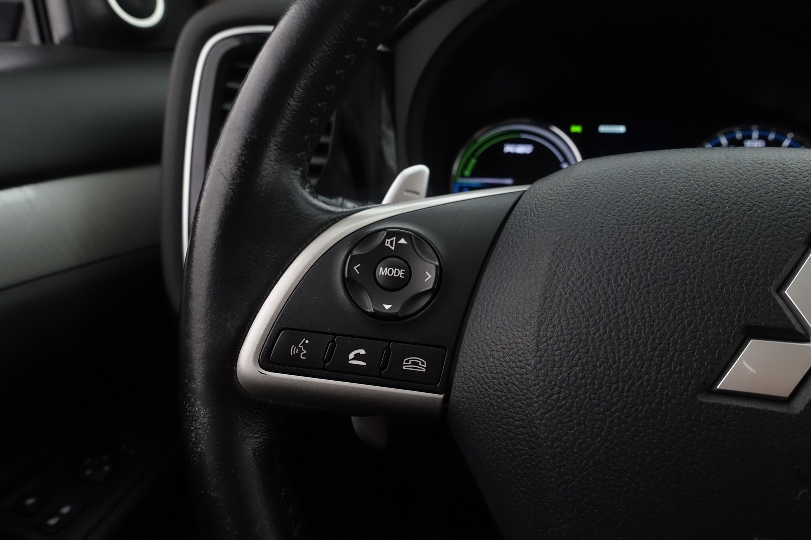 MITSUBISHI Outlander PHEV 2015