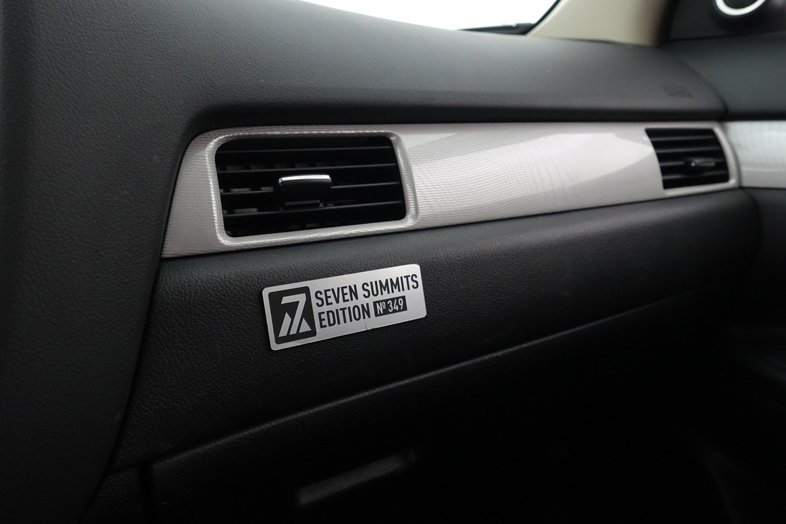 MITSUBISHI Outlander PHEV 2015