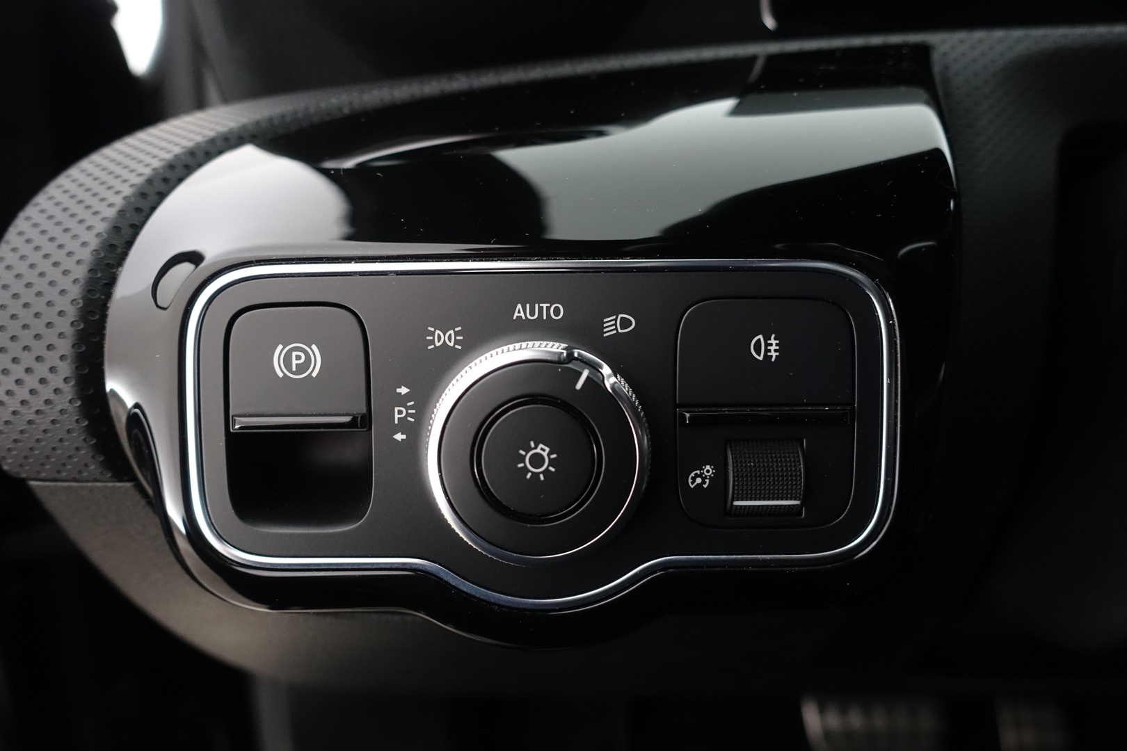 MERCEDES-BENZ A 2020