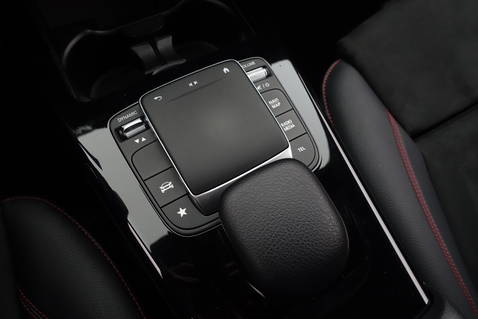 MERCEDES-BENZ A 2020