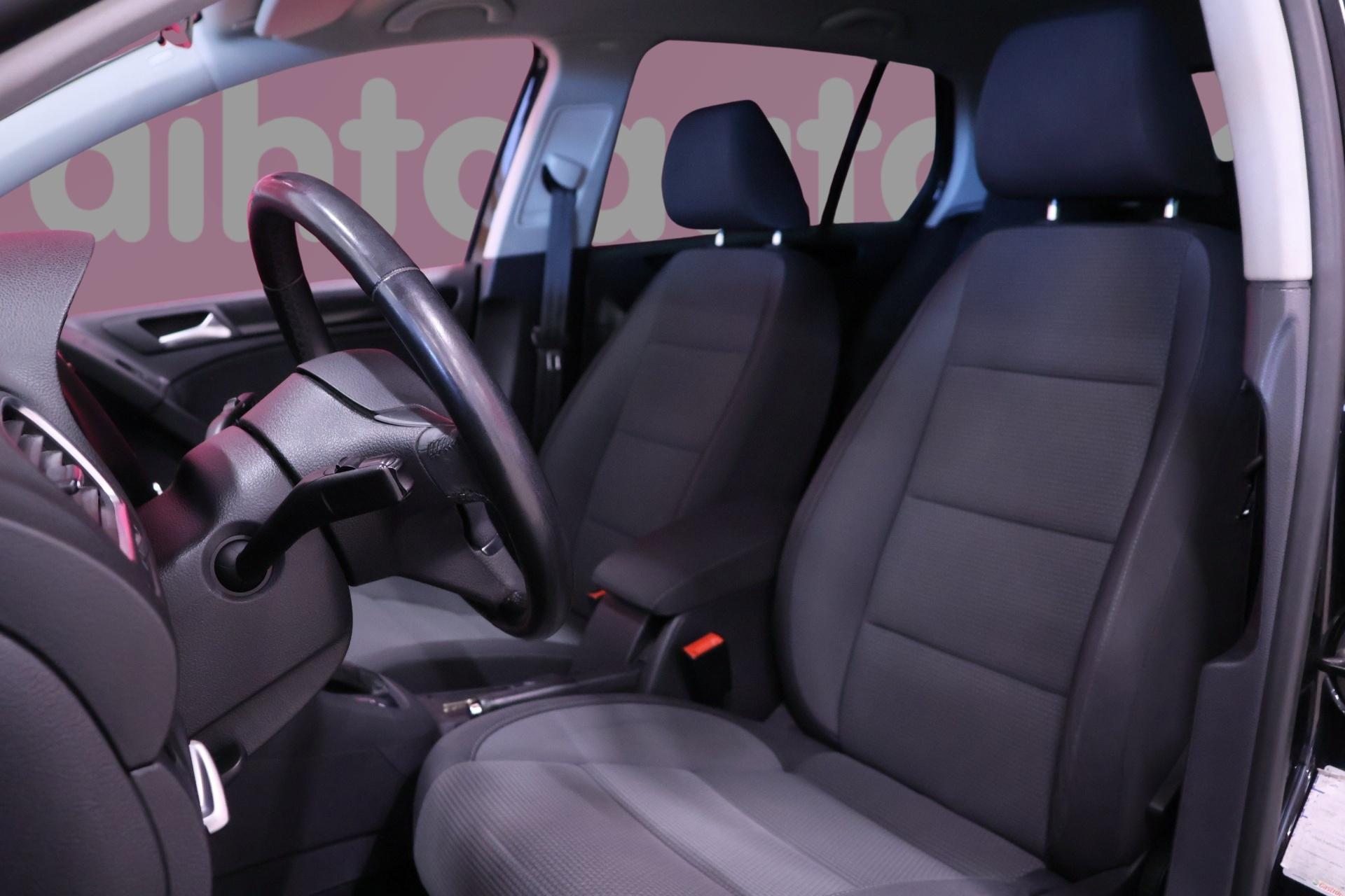 VOLKSWAGEN Golf 2012