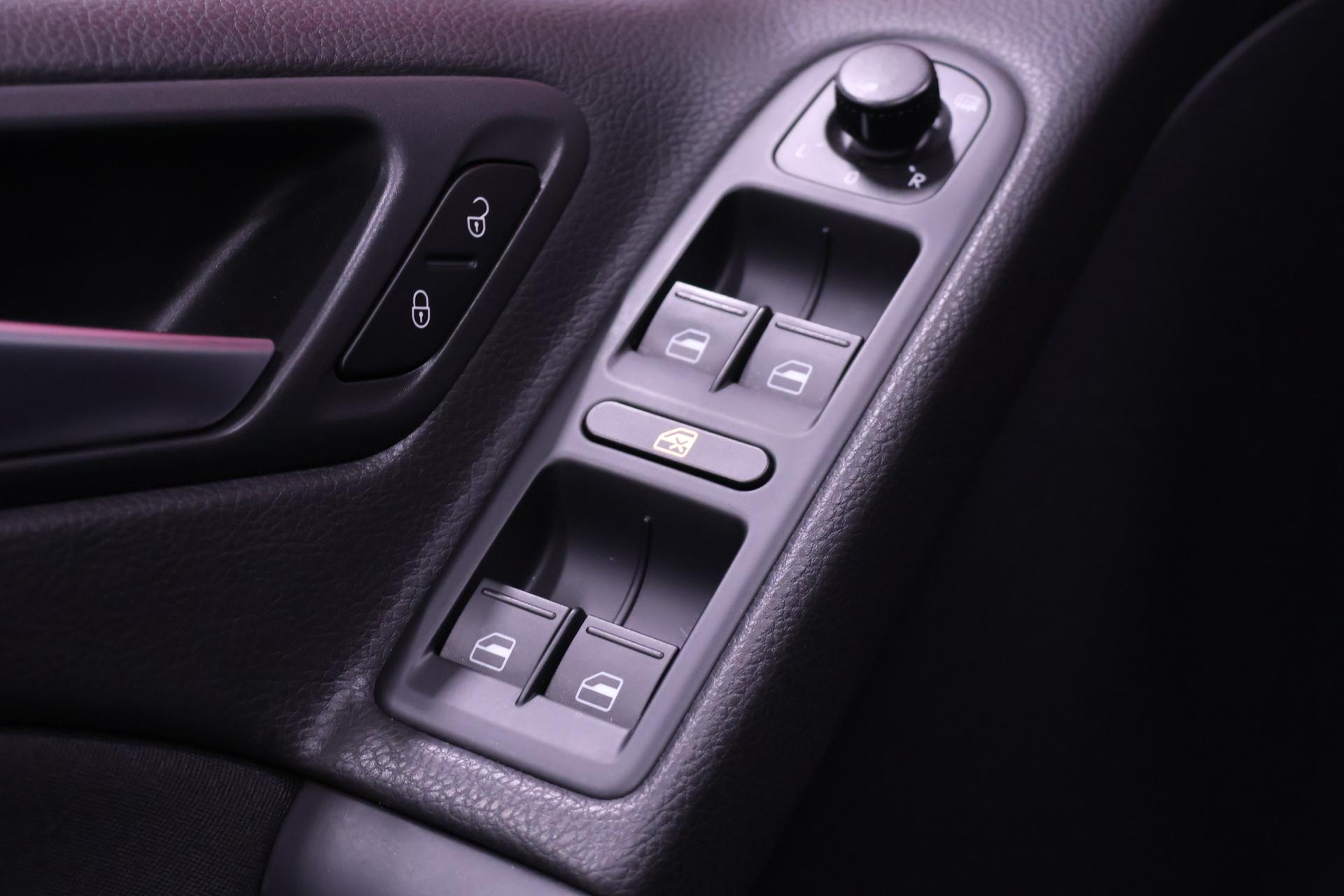 VOLKSWAGEN Golf 2012