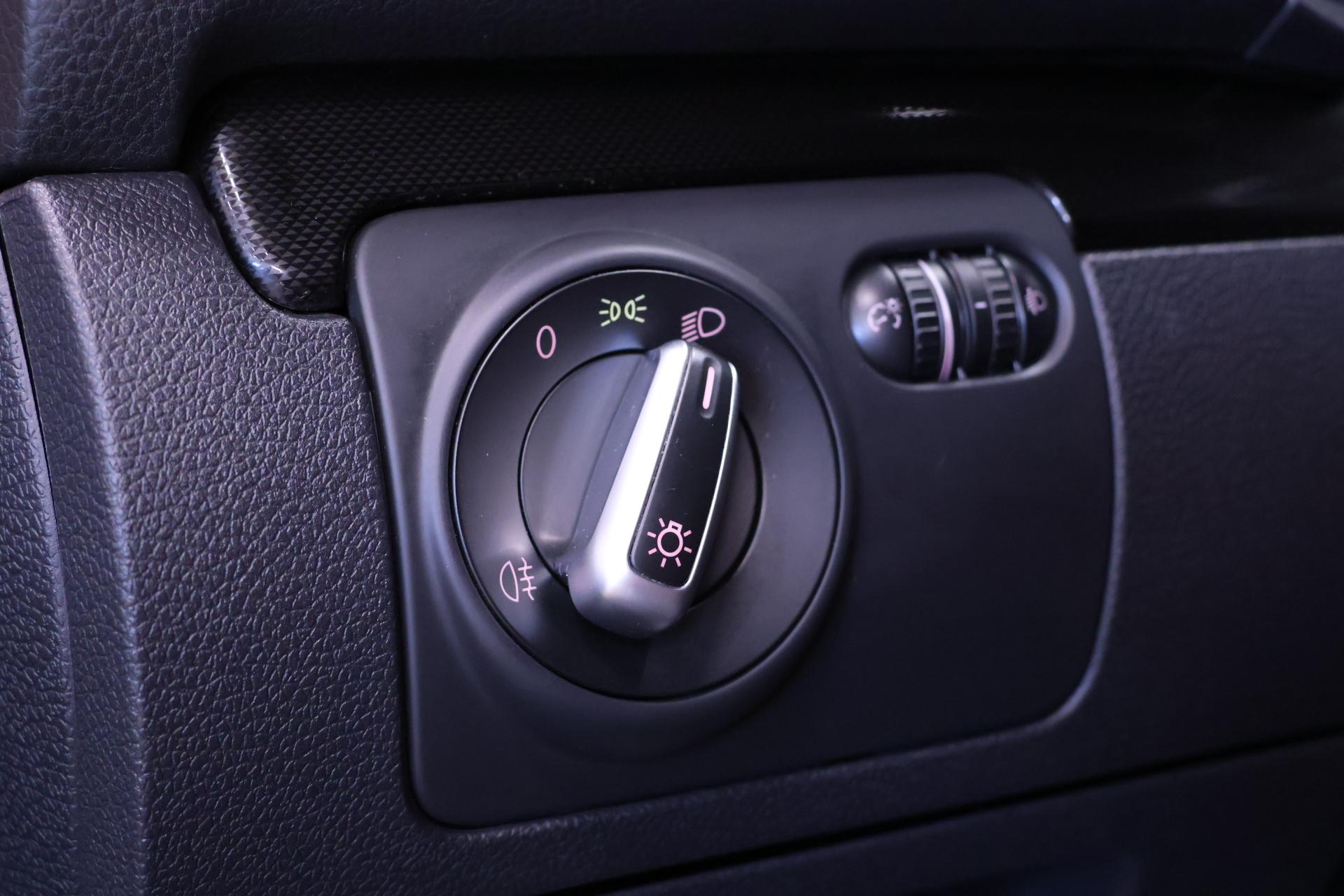 VOLKSWAGEN Golf 2012
