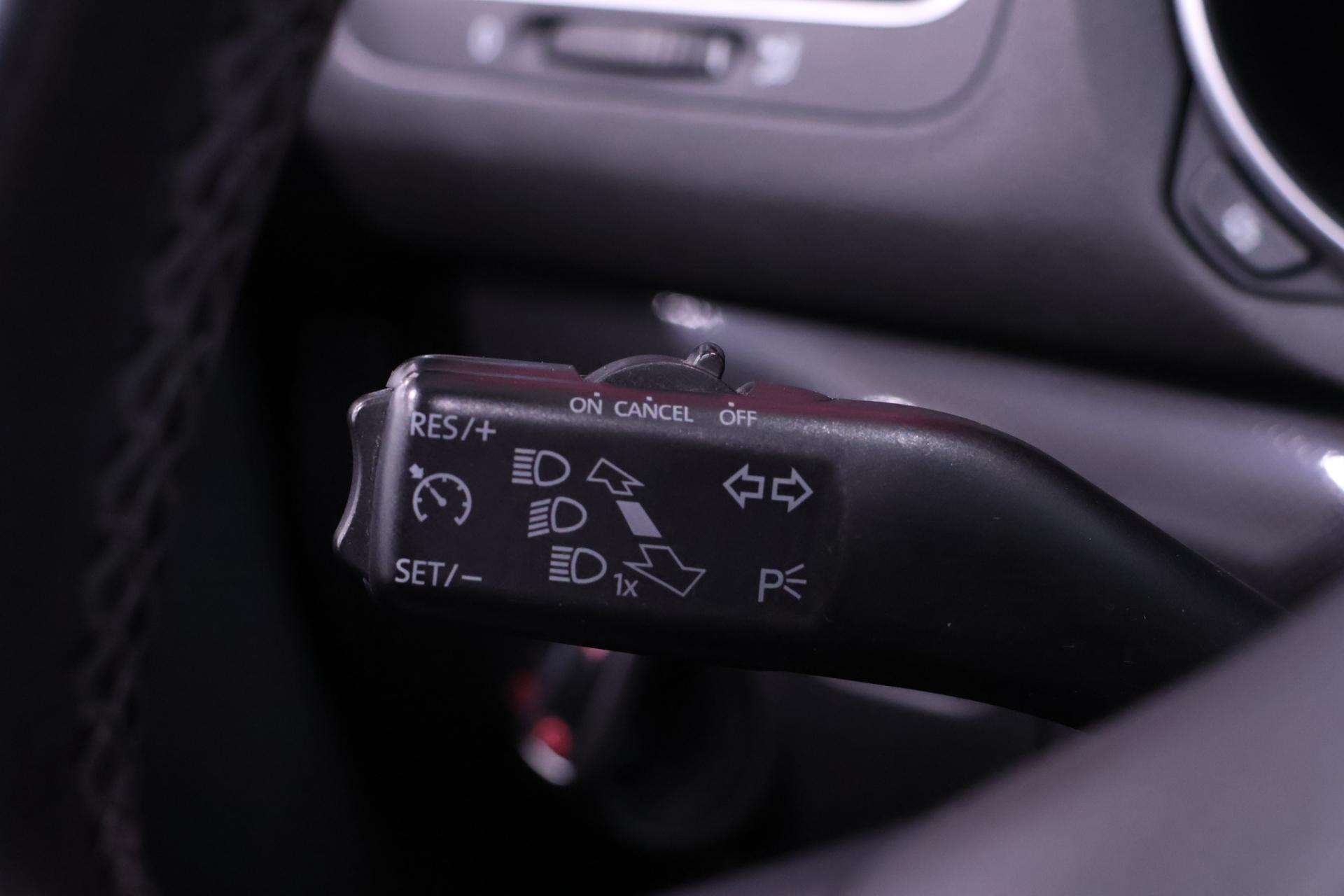 VOLKSWAGEN Golf 2012