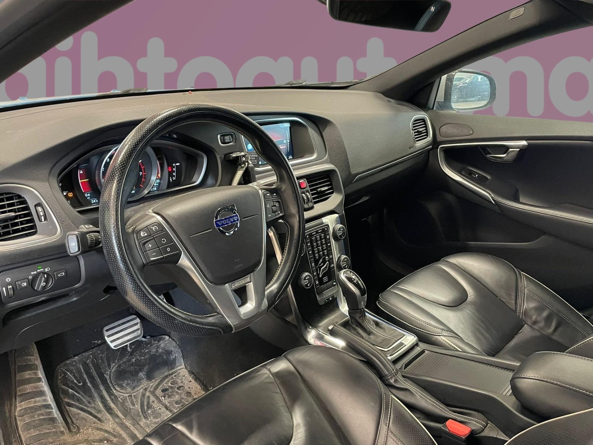 VOLVO V40 2015