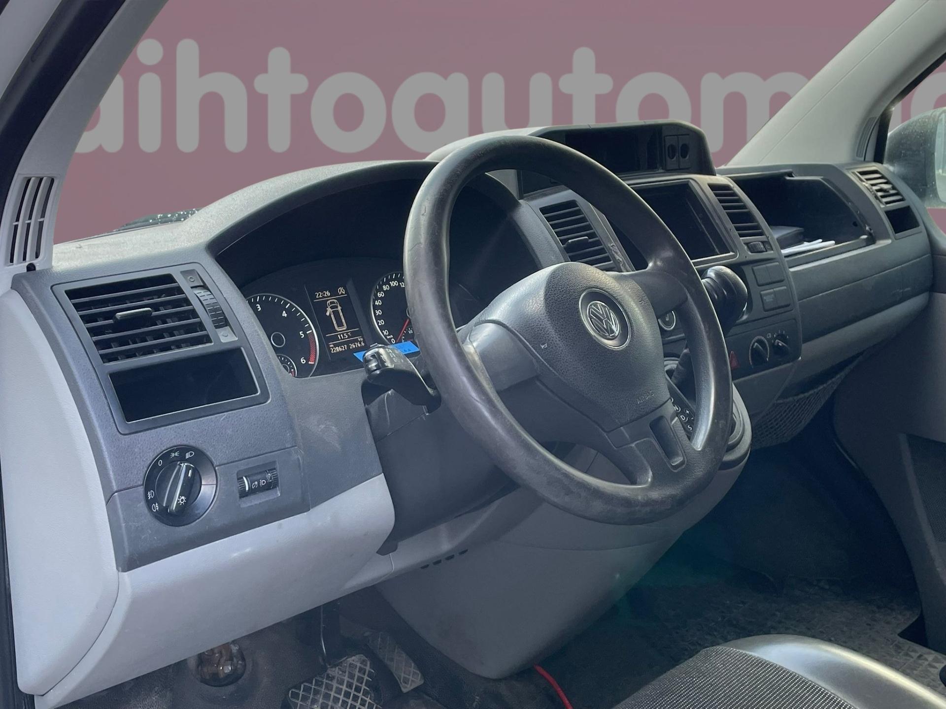 VOLKSWAGEN Transporter 2015