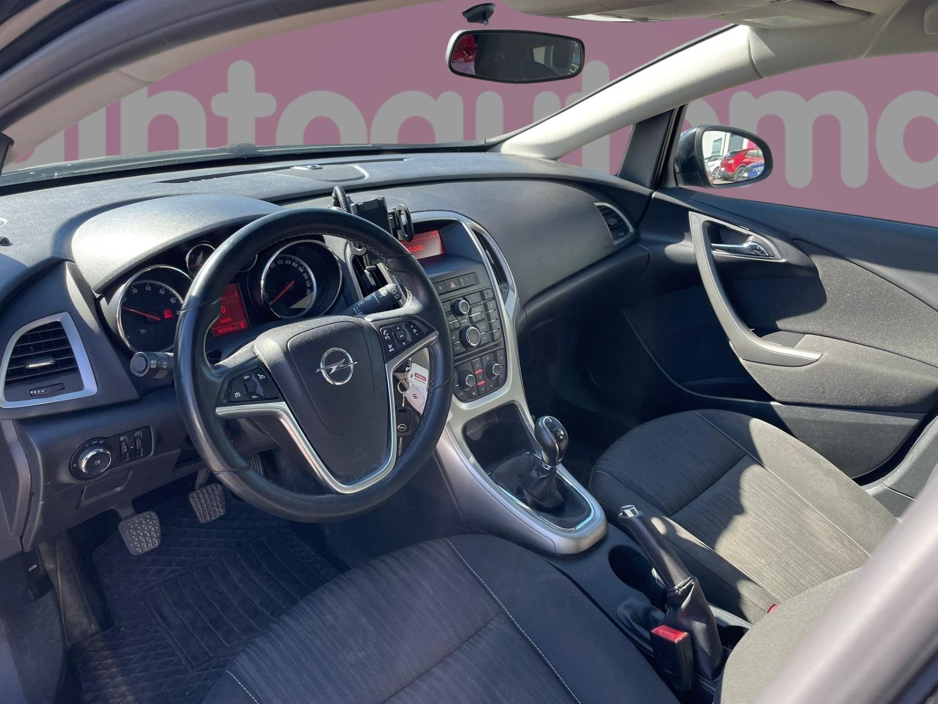 OPEL Astra 2012