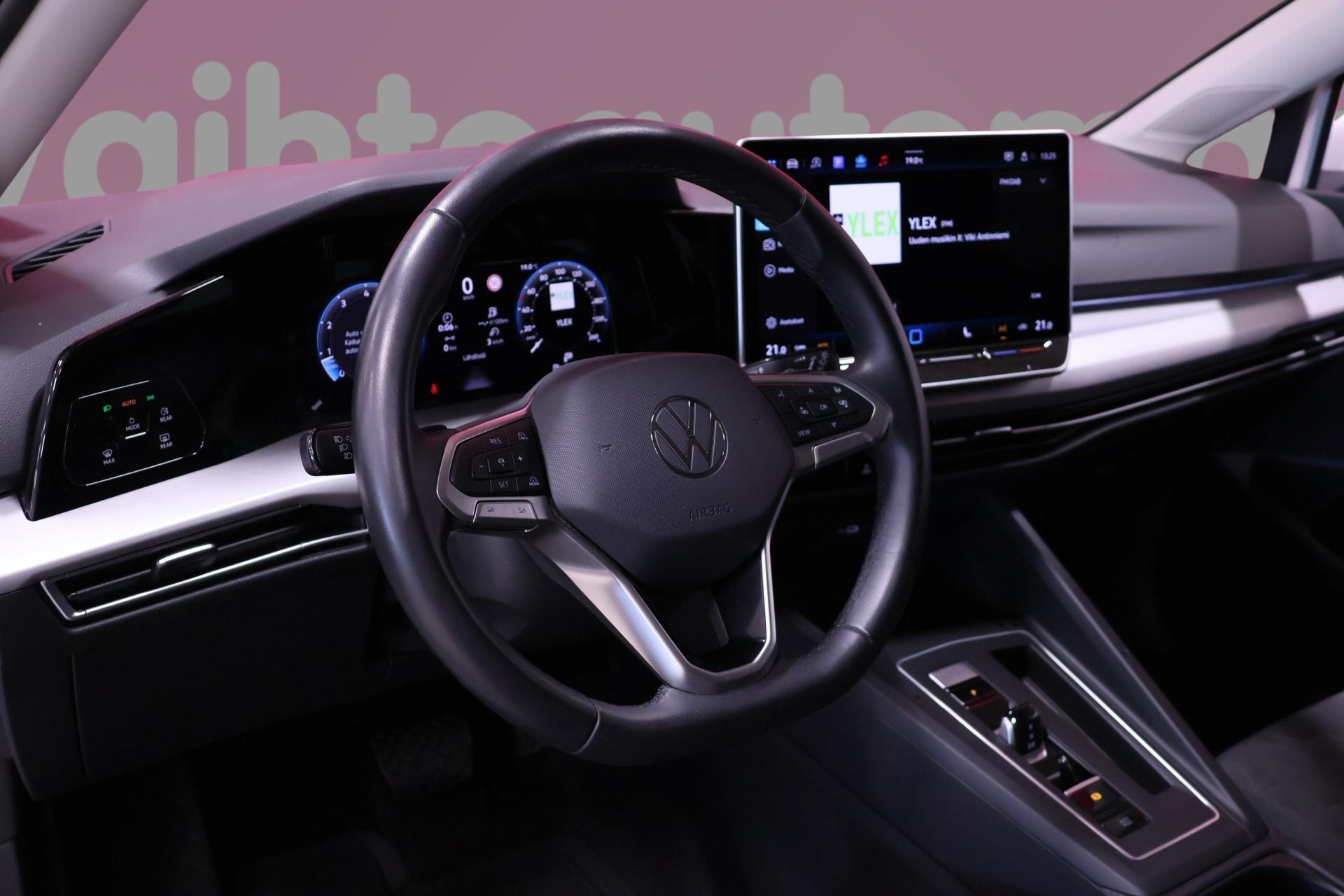 VOLKSWAGEN Golf 2024